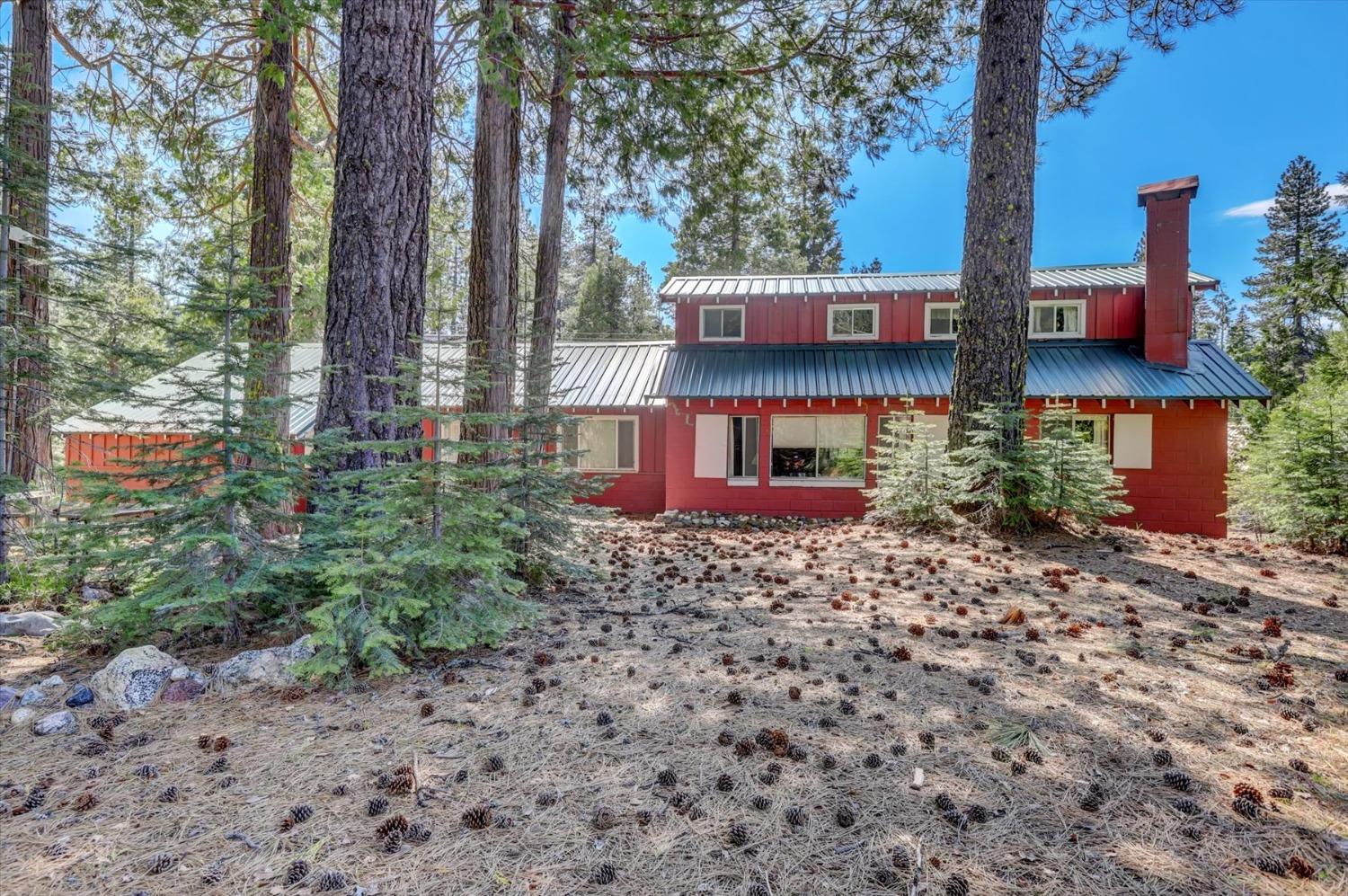 Detail Gallery Image 12 of 59 For 2051 Warren Hill Rd, Strawberry Valley,  CA 95981 - 1 Beds | 1 Baths