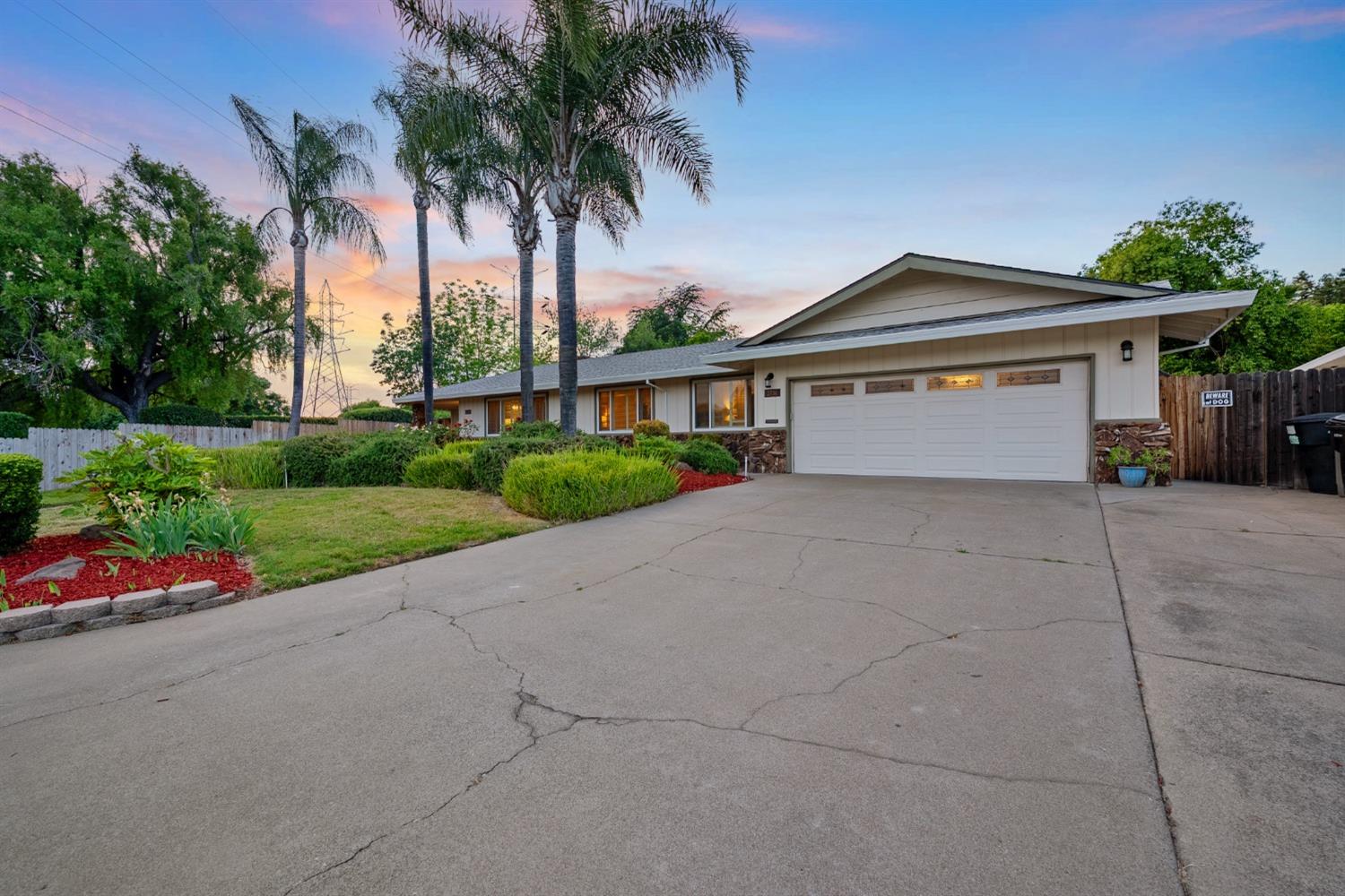 Detail Gallery Image 4 of 65 For 2751 American River Dr, Sacramento,  CA 95864 - 4 Beds | 3 Baths