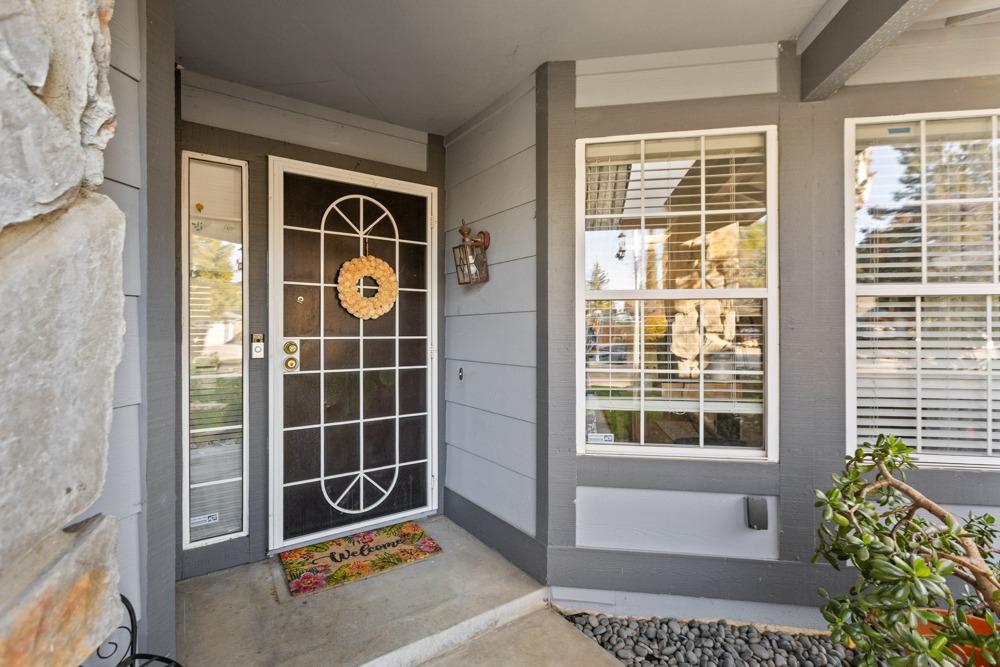 Detail Gallery Image 5 of 45 For 9524 Dunkerrin Way, Elk Grove,  CA 95758 - 3 Beds | 2 Baths
