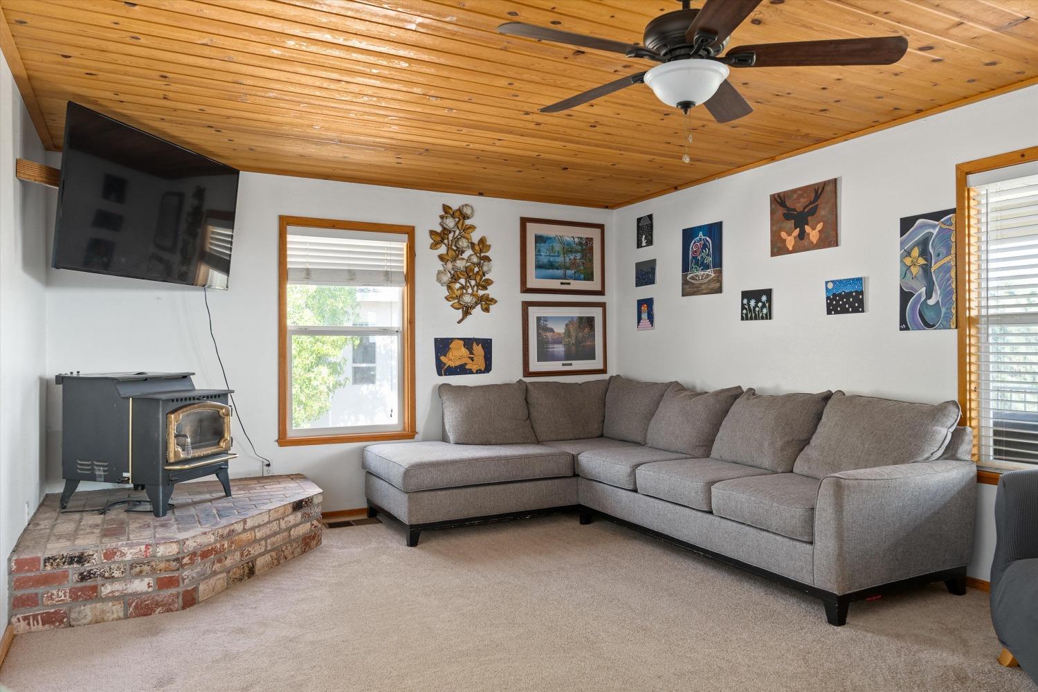 Detail Gallery Image 7 of 23 For 6020 Kanaka Ave, Oroville,  CA 95966 - 3 Beds | 2 Baths