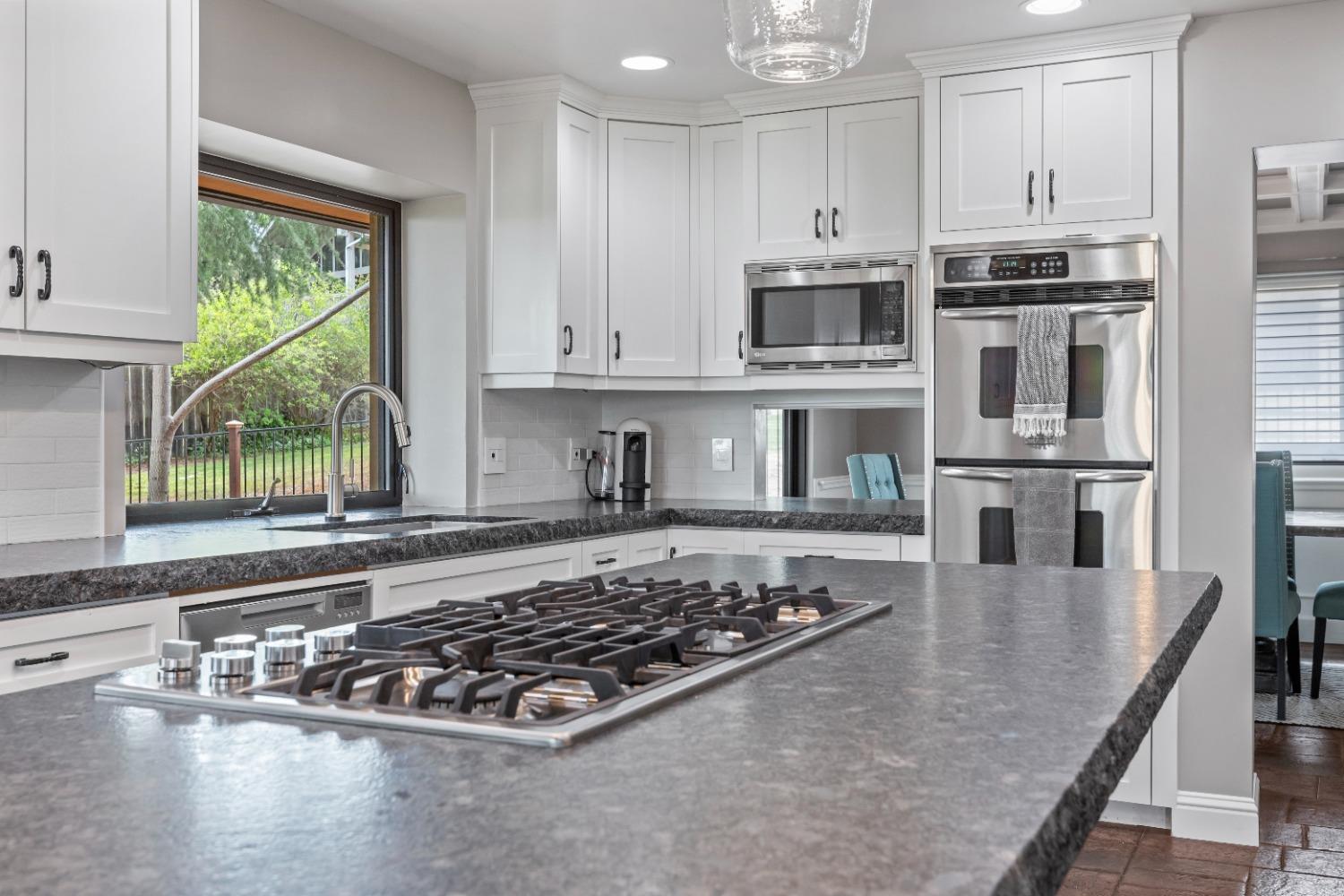 Detail Gallery Image 15 of 55 For 10008 River Oak Cir, Oakdale,  CA 95361 - 5 Beds | 3/1 Baths