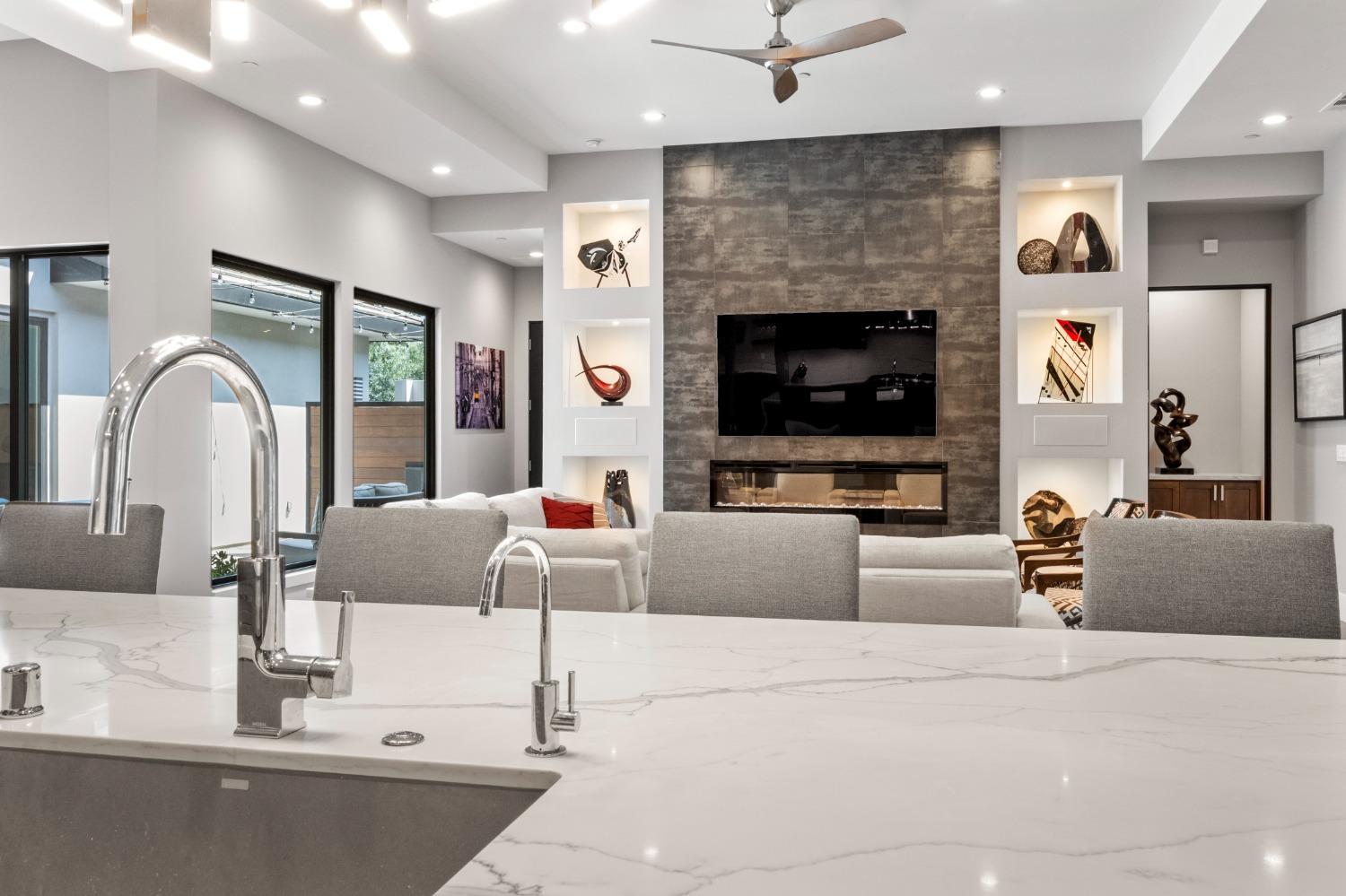 Detail Gallery Image 12 of 73 For 8452 Jomar Ln, Fair Oaks,  CA 95628 - 4 Beds | 4/1 Baths