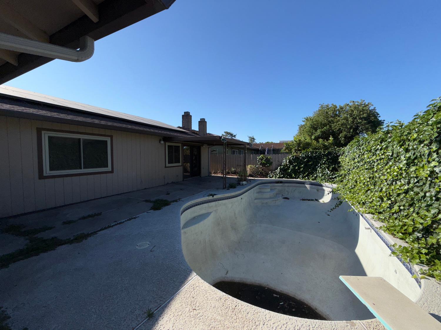 Detail Gallery Image 14 of 17 For 2454 Golden Bear Cir, Stockton,  CA 95209 - 4 Beds | 2 Baths