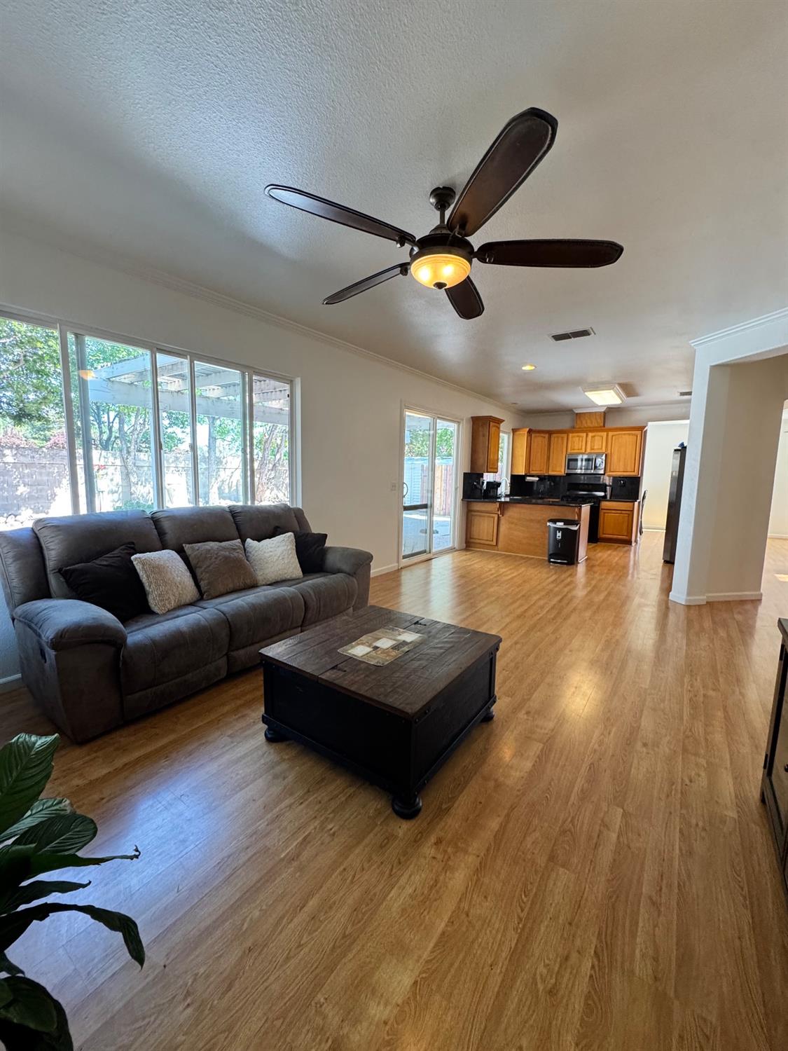 Detail Gallery Image 11 of 15 For 1566 Autumn Valley Way, Brentwood,  CA 94513 - 5 Beds | 3 Baths