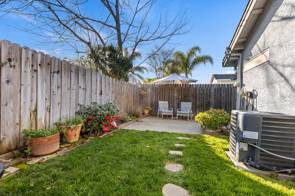 Detail Gallery Image 40 of 45 For 9524 Dunkerrin Way, Elk Grove,  CA 95758 - 3 Beds | 2 Baths