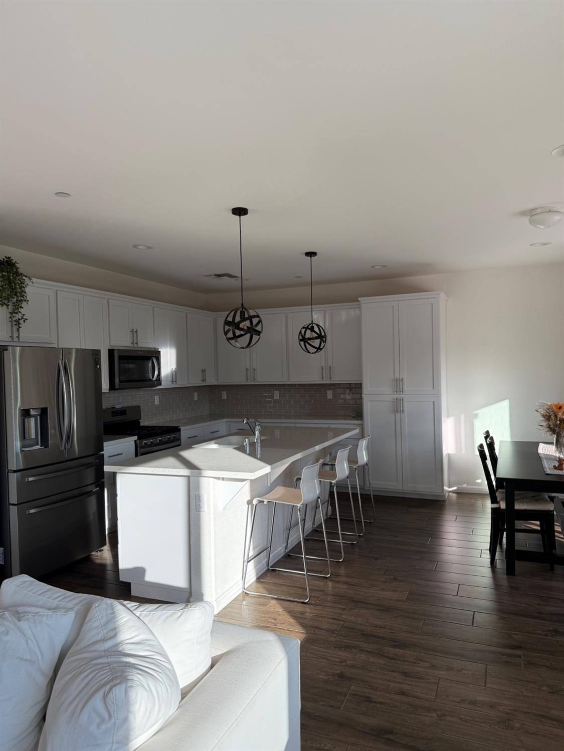 Detail Gallery Image 10 of 69 For 2816 Balaton Ct, Antelope,  CA 95843 - 4 Beds | 2/1 Baths