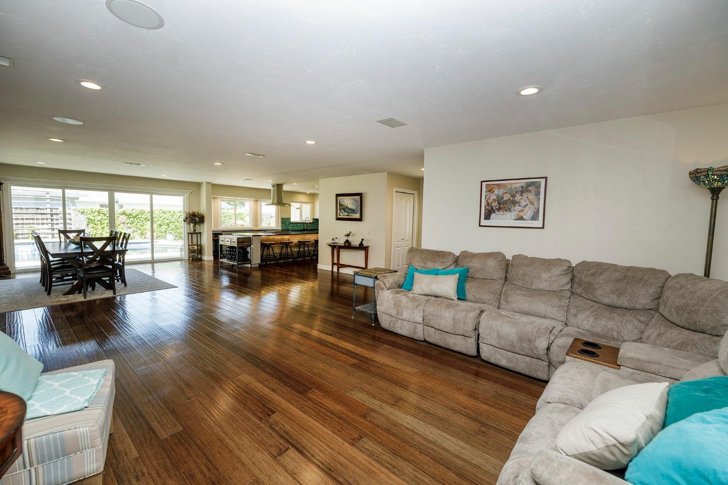 Detail Gallery Image 13 of 62 For 14950 Manzanita Way, Lockeford,  CA 95237 - 4 Beds | 2 Baths