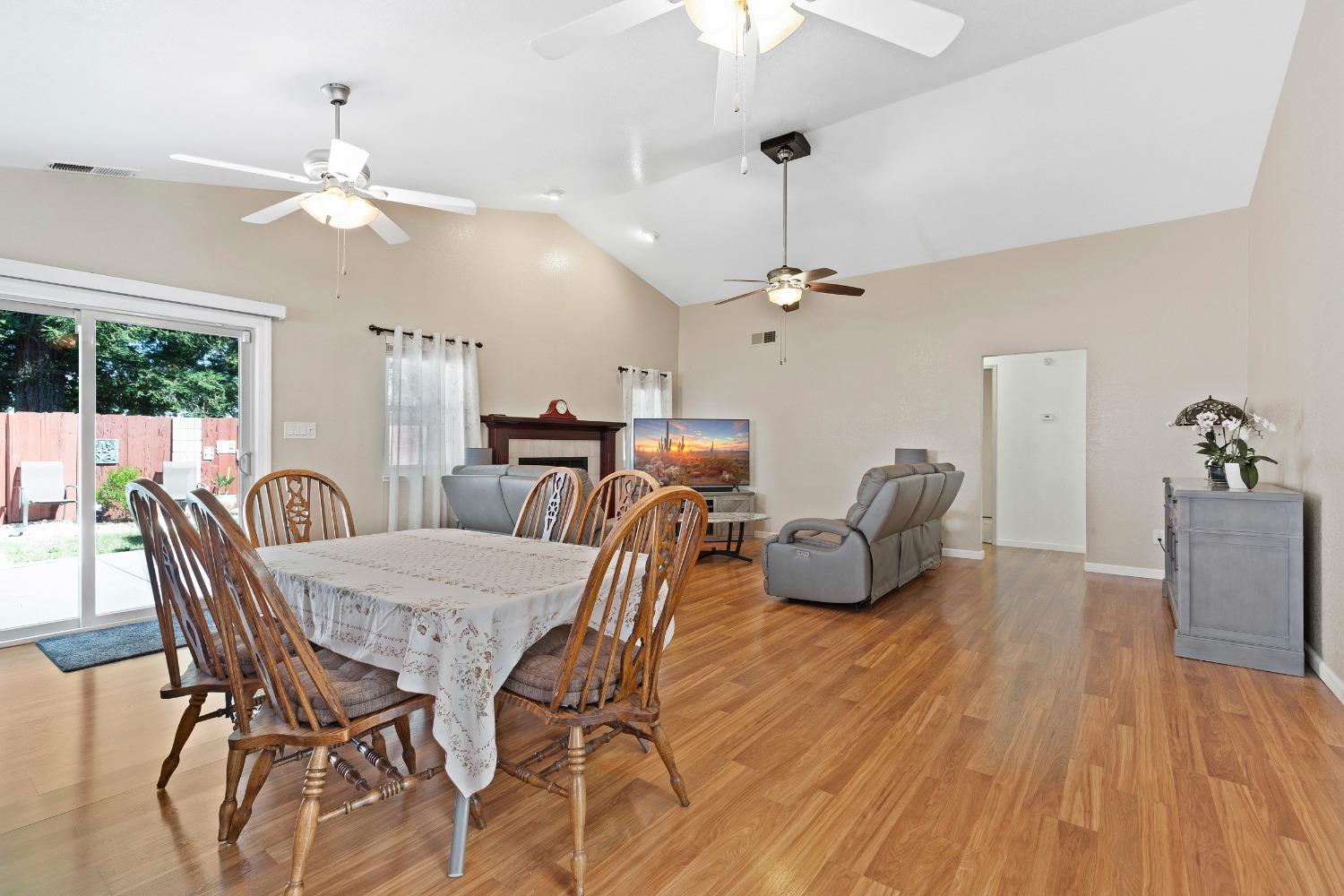 Detail Gallery Image 6 of 34 For 1616 Bergen Dr, Modesto,  CA 95350 - 3 Beds | 2 Baths