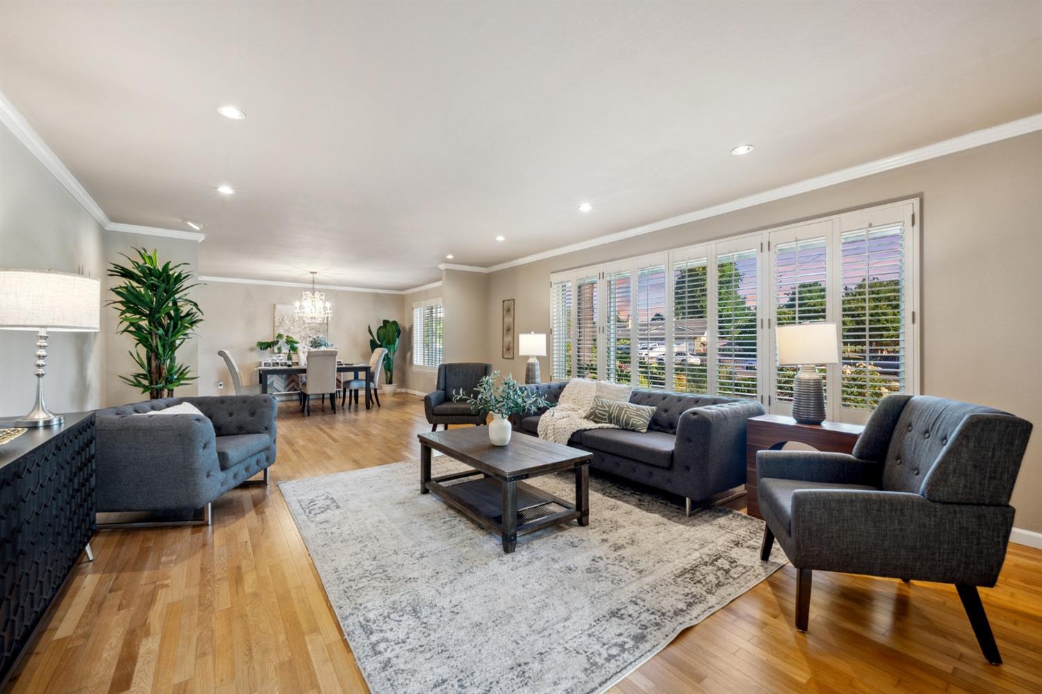 Detail Gallery Image 10 of 65 For 2751 American River Dr, Sacramento,  CA 95864 - 4 Beds | 3 Baths