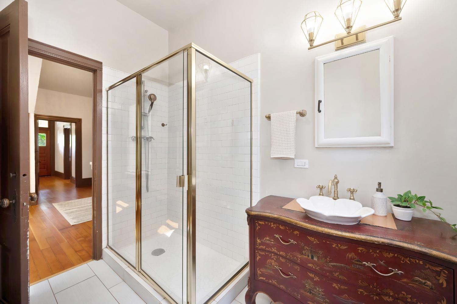 Detail Gallery Image 19 of 40 For 1111 U St, Sacramento,  CA 95818 - 4 Beds | 3/1 Baths