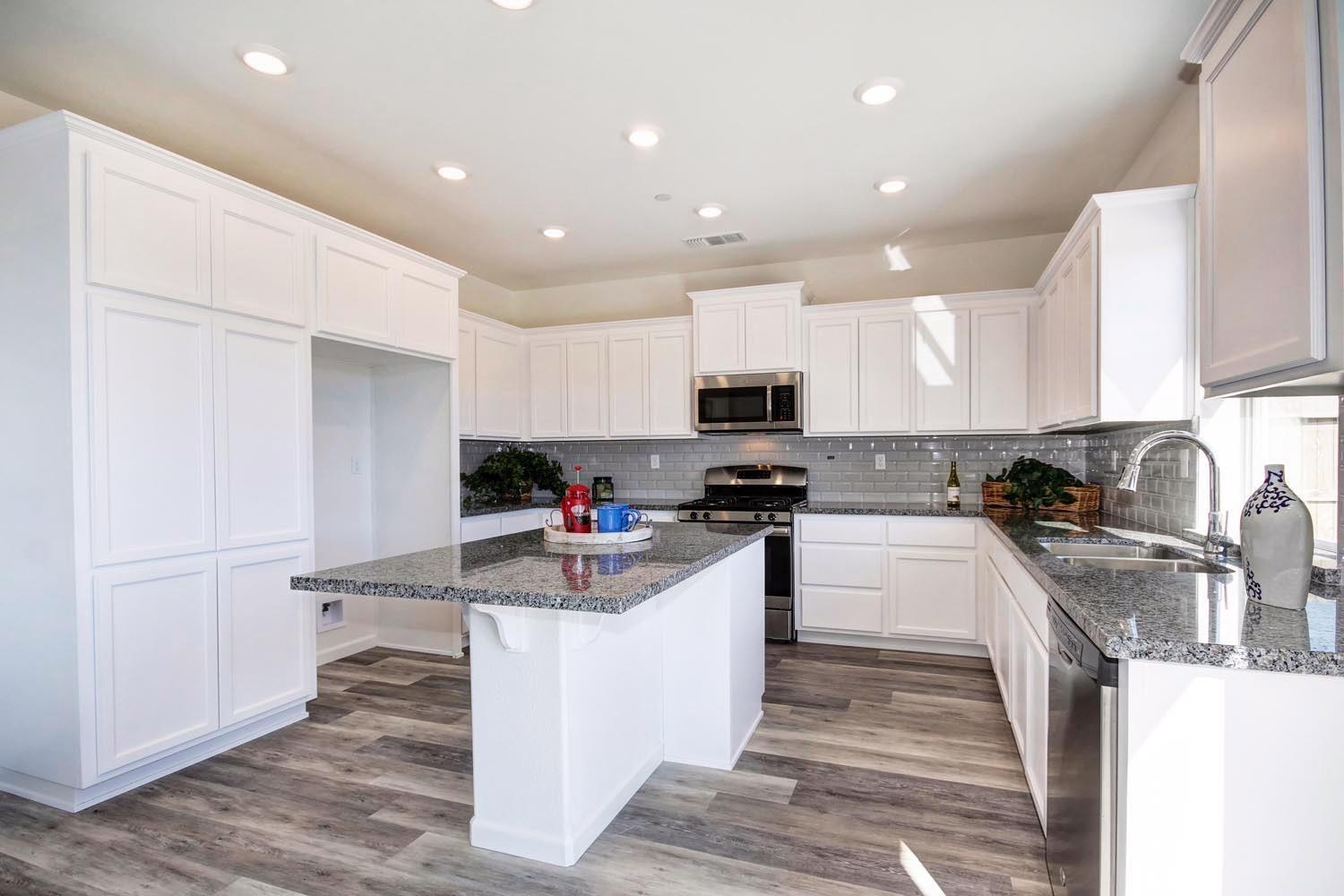 Detail Gallery Image 10 of 25 For 3520 Alberghini St, Sacramento,  CA 95838 - 3 Beds | 2/1 Baths