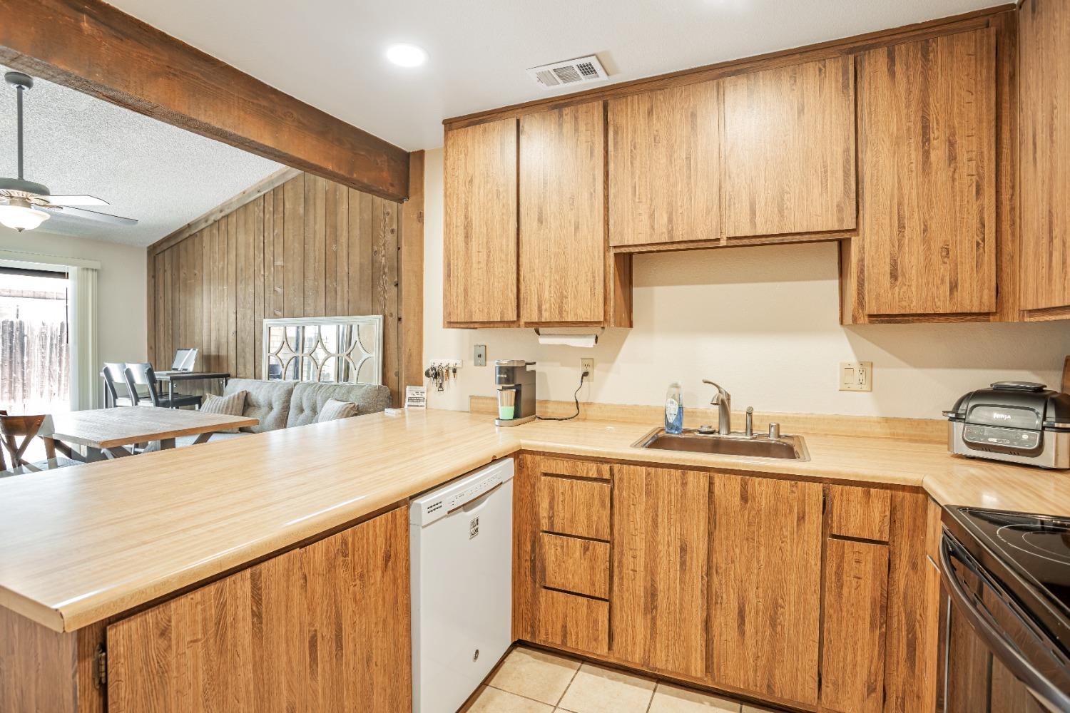 10982 Hirschfeld Way, Rancho Cordova, California image 11
