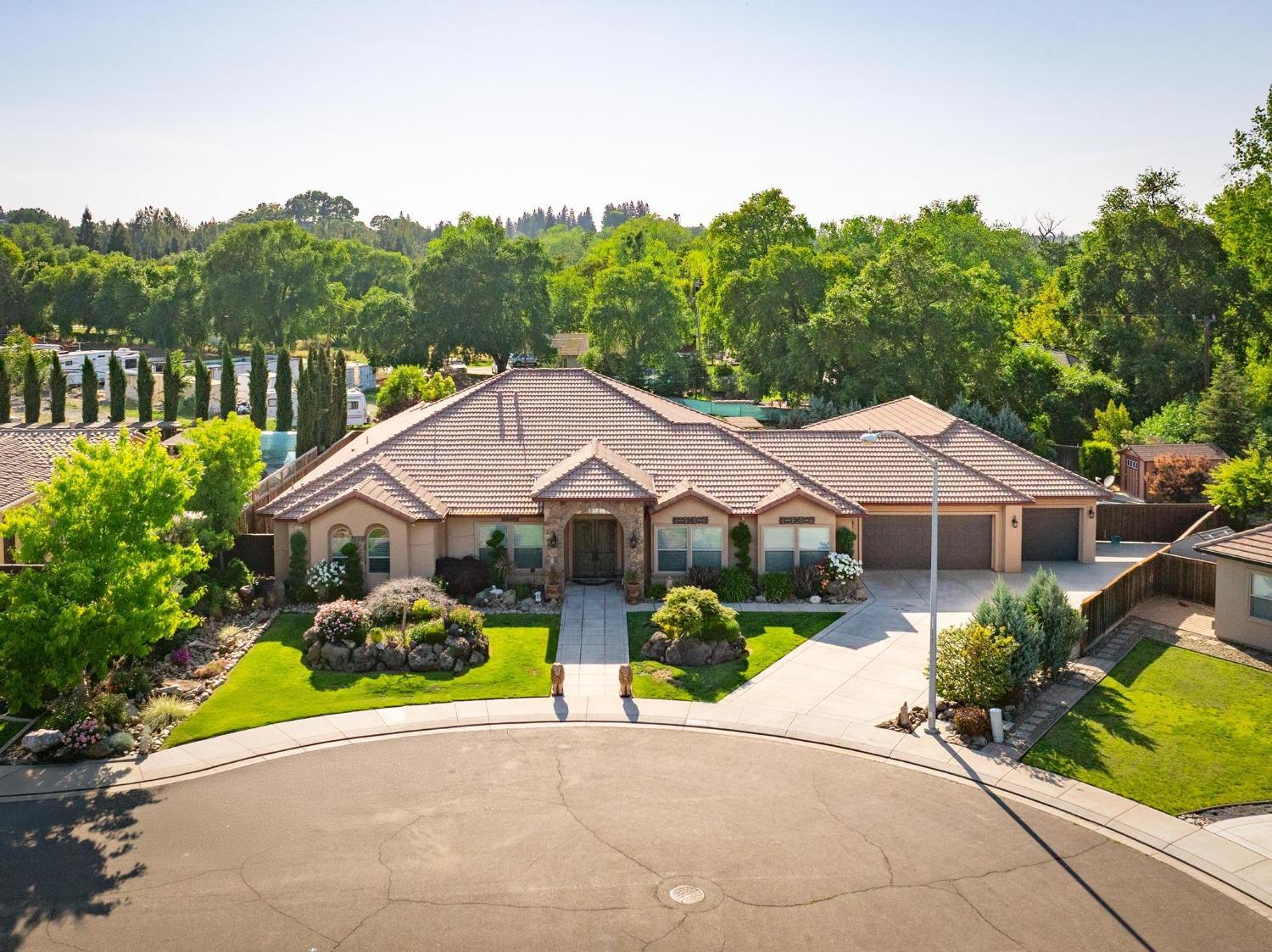 Detail Gallery Image 5 of 93 For 10717 Goldsborough Cir, Oakdale,  CA 95361 - 5 Beds | 5 Baths