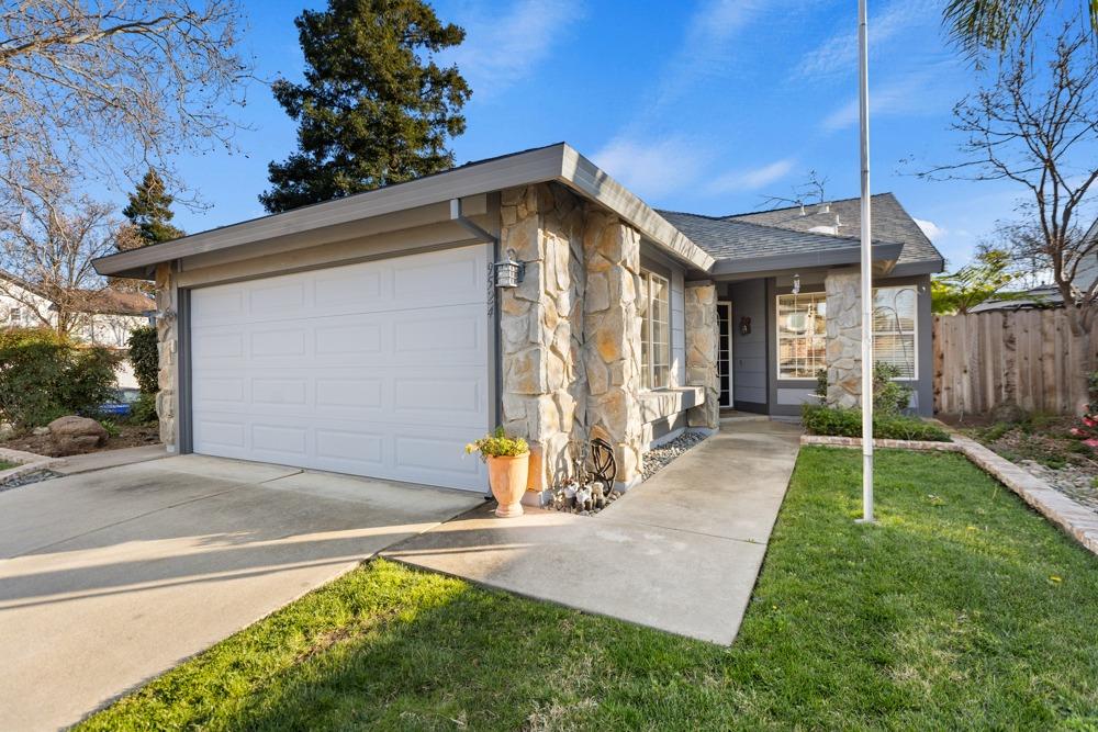 Detail Gallery Image 3 of 45 For 9524 Dunkerrin Way, Elk Grove,  CA 95758 - 3 Beds | 2 Baths