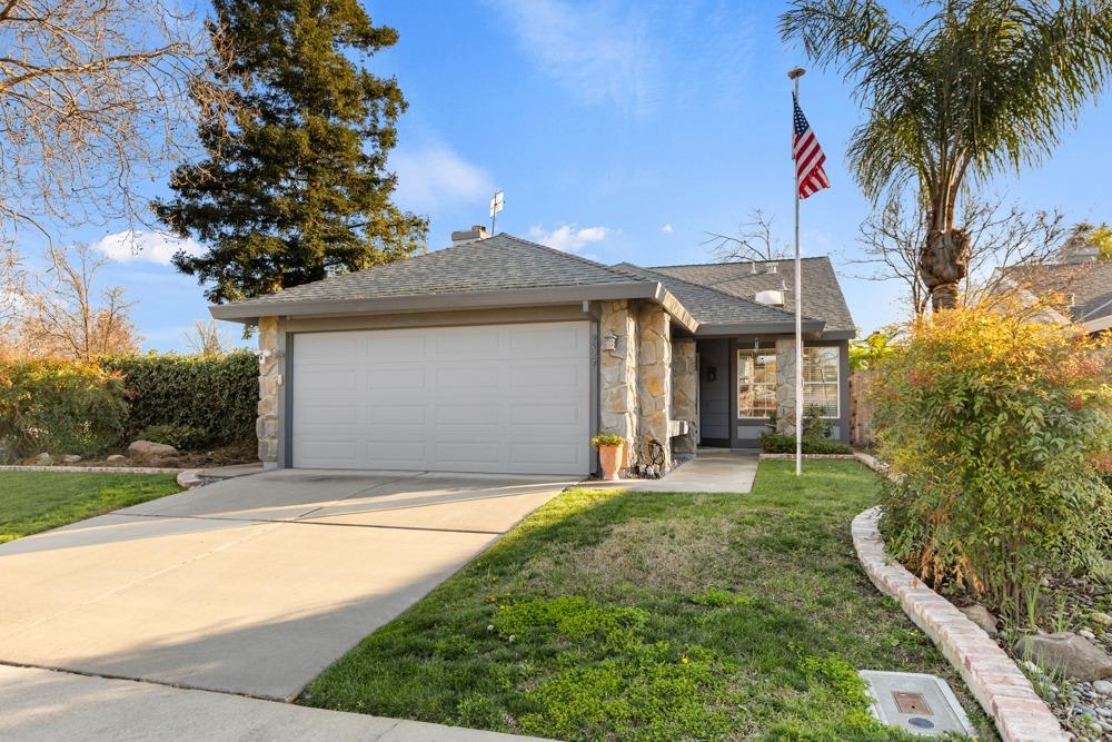 Detail Gallery Image 4 of 45 For 9524 Dunkerrin Way, Elk Grove,  CA 95758 - 3 Beds | 2 Baths
