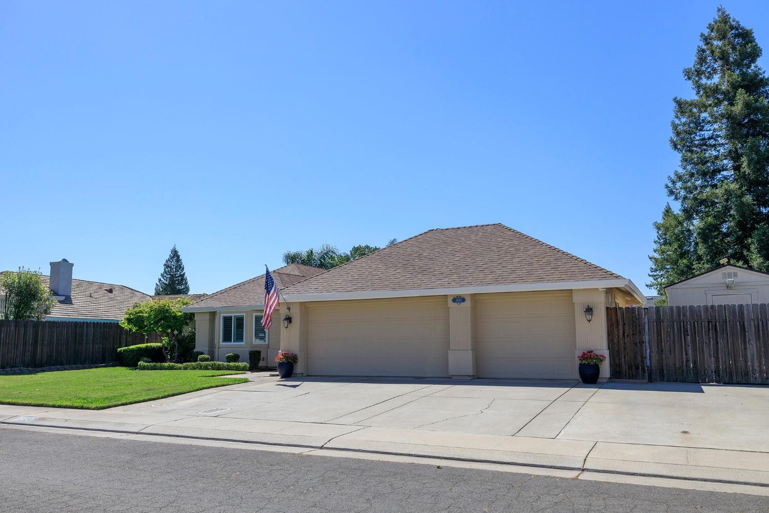 Detail Gallery Image 3 of 62 For 14950 Manzanita Way, Lockeford,  CA 95237 - 4 Beds | 2 Baths