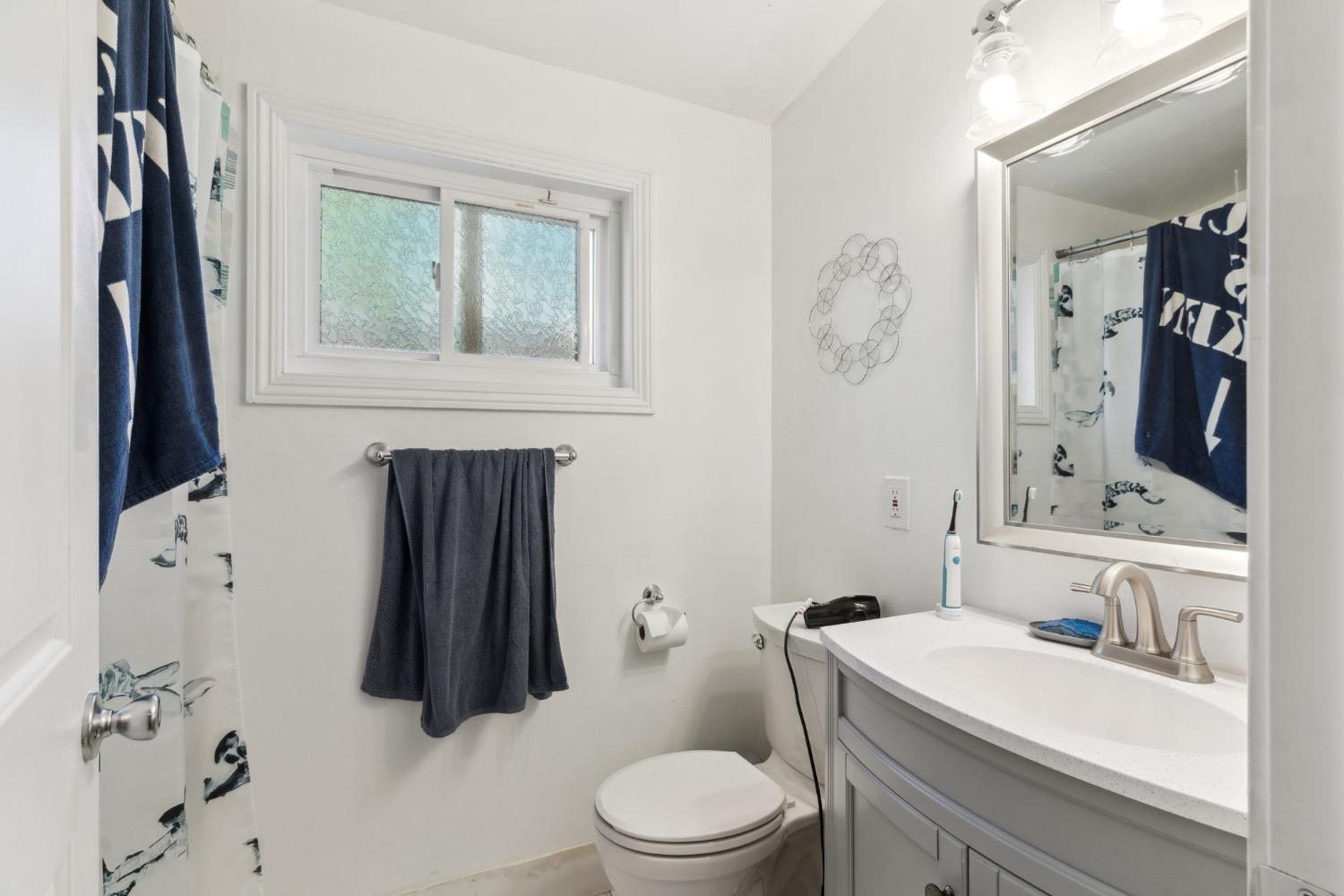 Detail Gallery Image 33 of 41 For 605 W Hampton Dr, Roseville,  CA 95678 - 4 Beds | 2 Baths