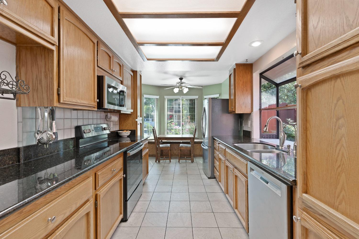 Detail Gallery Image 10 of 34 For 1616 Bergen Dr, Modesto,  CA 95350 - 3 Beds | 2 Baths