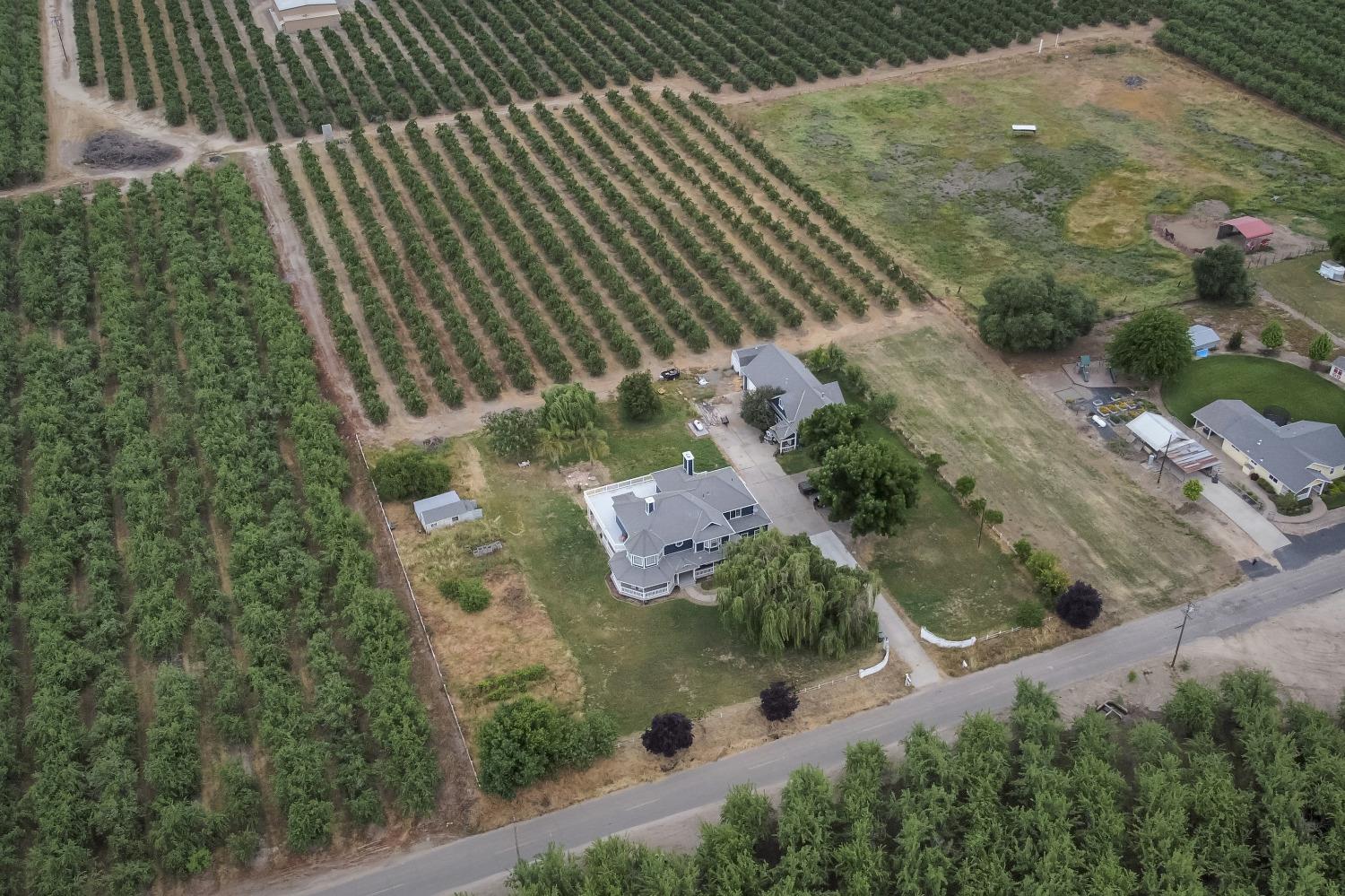 Detail Gallery Image 7 of 89 For 13247 Vineyard Road, Waterford,  CA 95386 - 5 Beds | 4 Baths