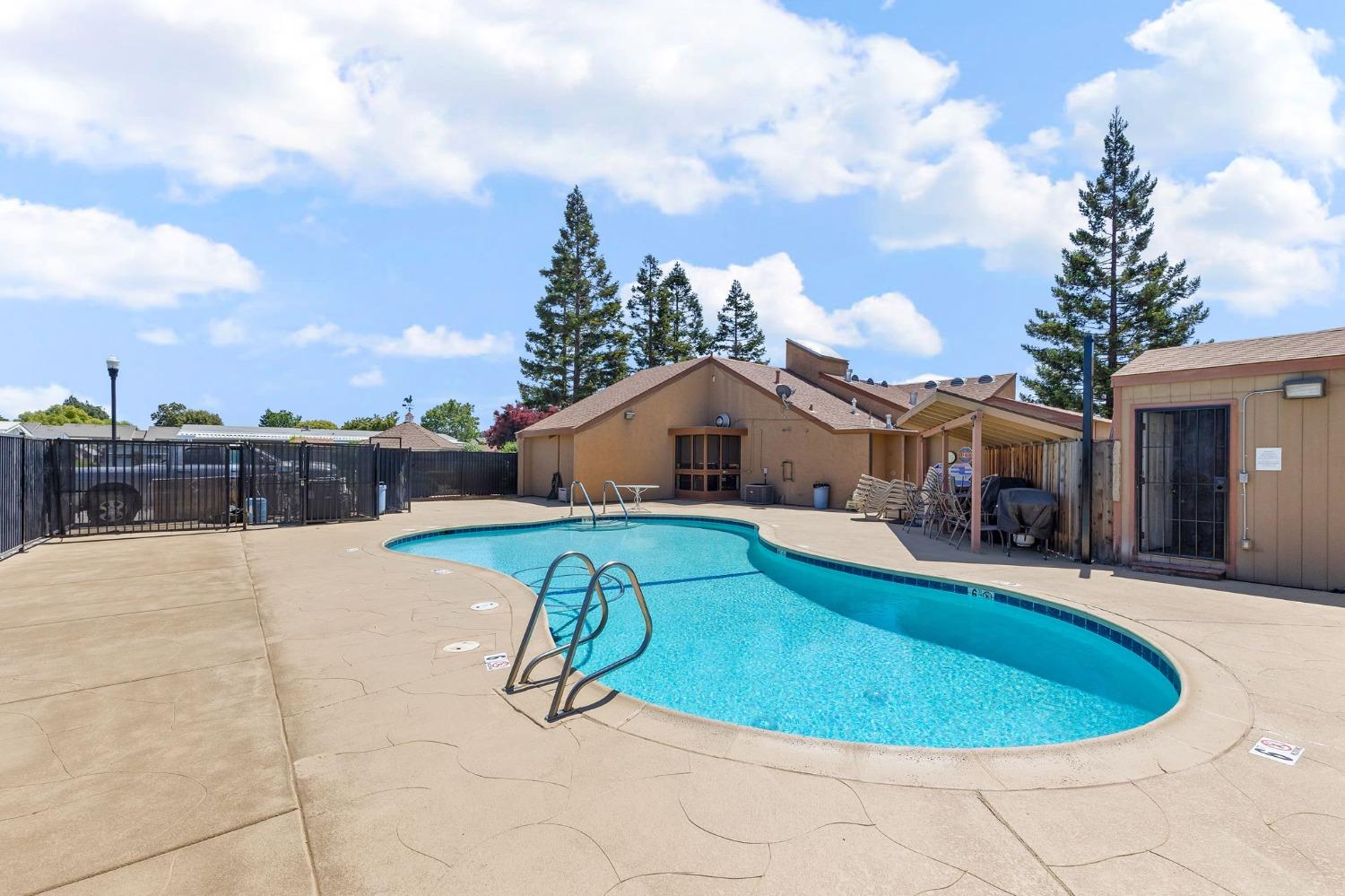 Detail Gallery Image 25 of 25 For 14 Leisureville Circle, Woodland,  CA 95776 - 2 Beds | 2 Baths