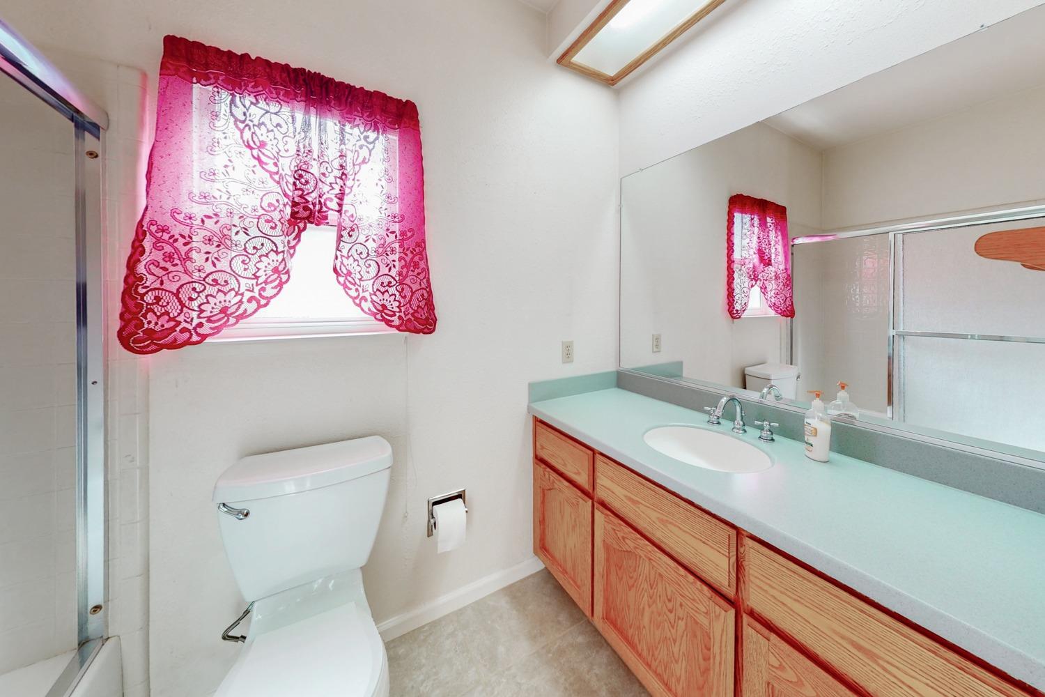Detail Gallery Image 12 of 81 For 1612 Portofino Dr, Yuba City,  CA 95993 - 3 Beds | 2 Baths