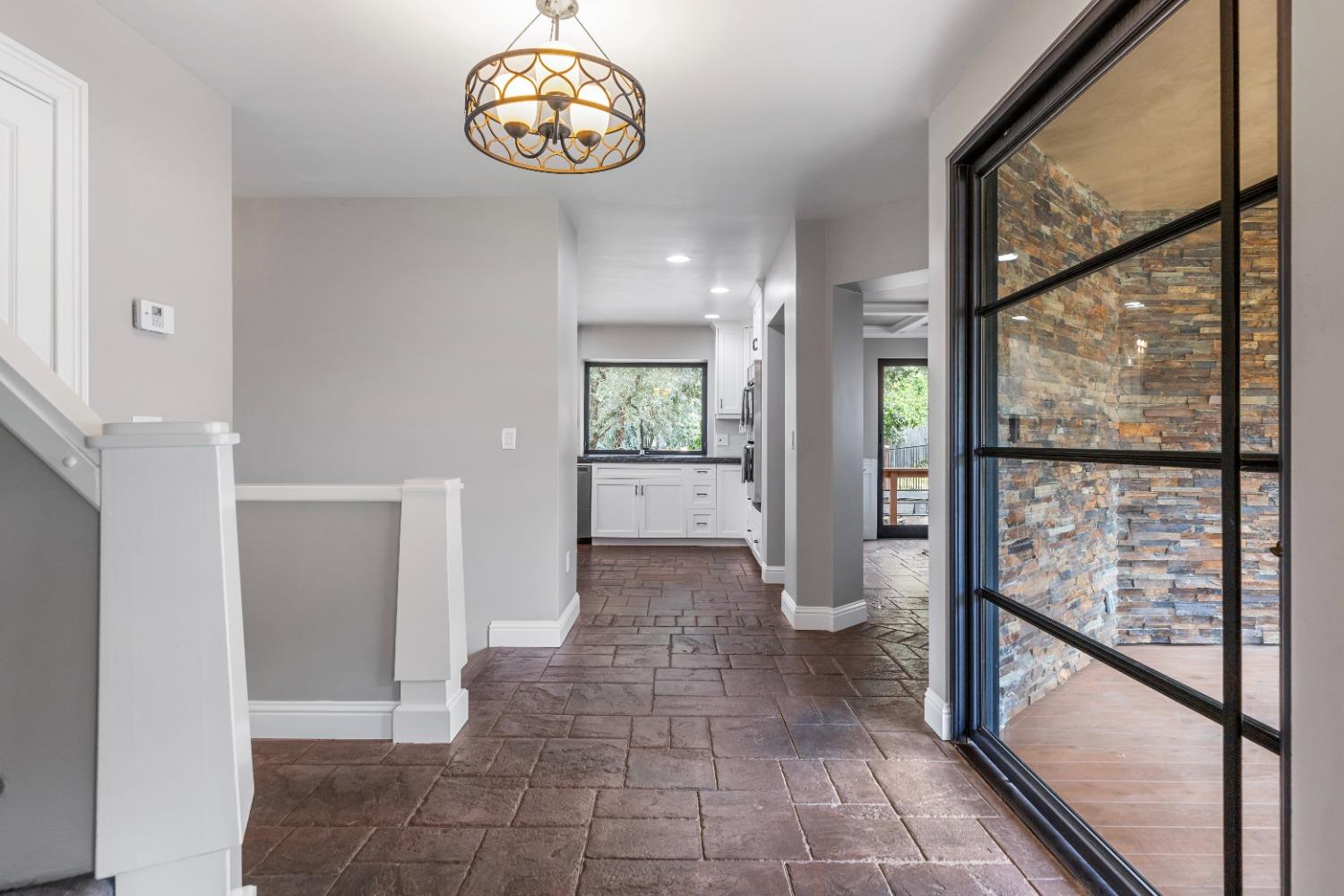 Detail Gallery Image 8 of 55 For 10008 River Oak Cir, Oakdale,  CA 95361 - 5 Beds | 3/1 Baths