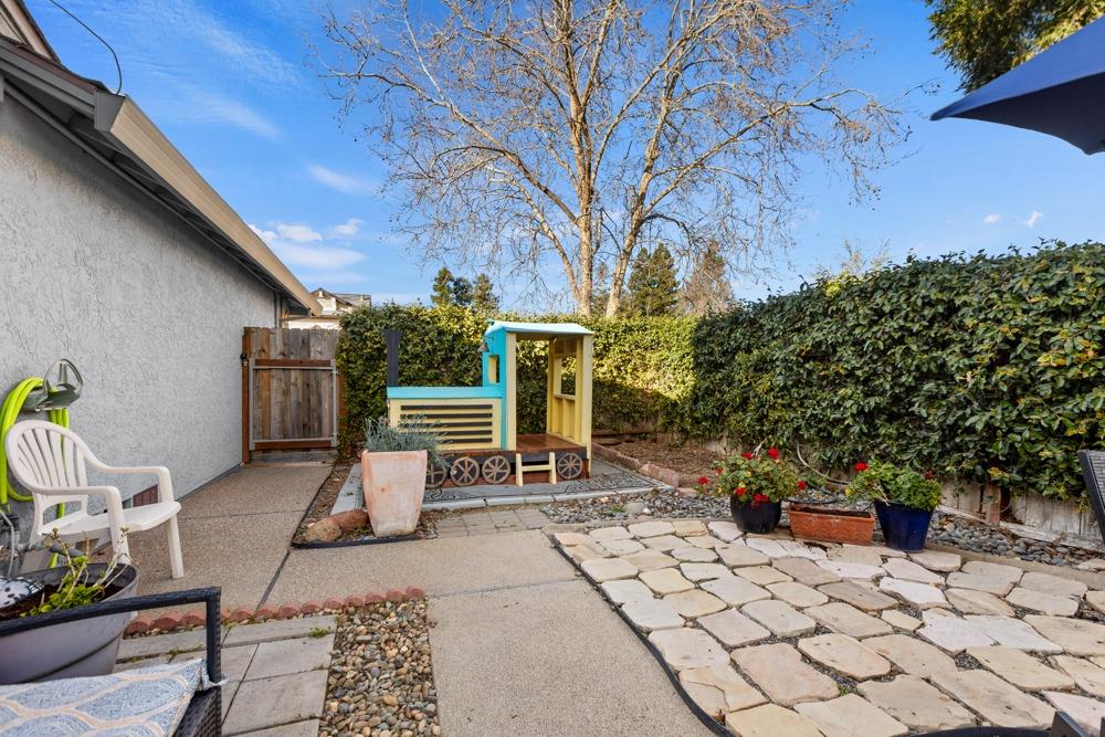 Detail Gallery Image 32 of 45 For 9524 Dunkerrin Way, Elk Grove,  CA 95758 - 3 Beds | 2 Baths