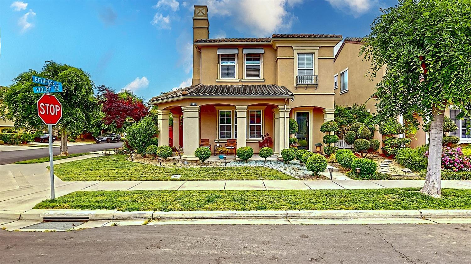 Detail Gallery Image 1 of 48 For 1281 Violet Way, Turlock,  CA 95382 - 3 Beds | 2/1 Baths