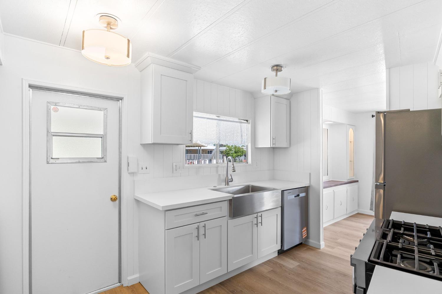 Detail Gallery Image 10 of 25 For 14 Leisureville Circle, Woodland,  CA 95776 - 2 Beds | 2 Baths