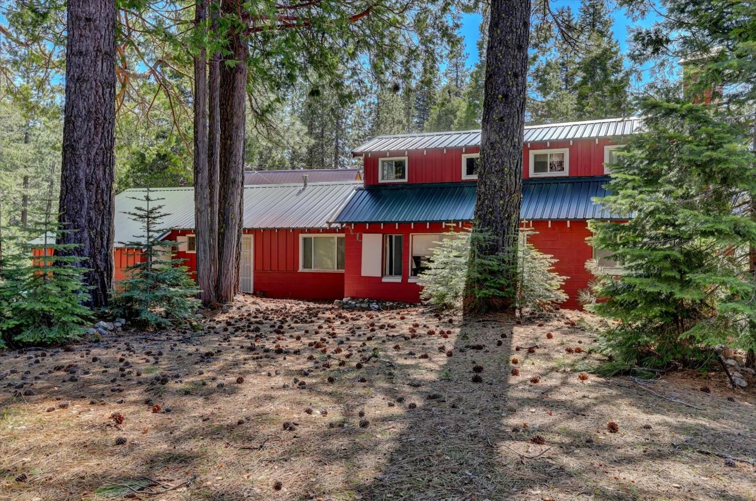 Detail Gallery Image 11 of 59 For 2051 Warren Hill Rd, Strawberry Valley,  CA 95981 - 1 Beds | 1 Baths