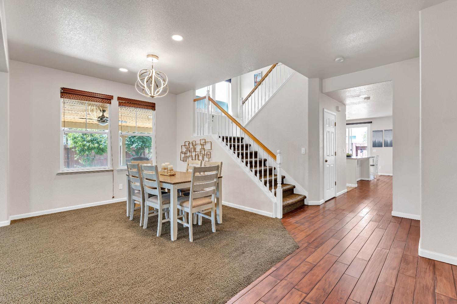 Detail Gallery Image 10 of 36 For 3819 Escena Ct, Turlock,  CA 95382 - 5 Beds | 3 Baths