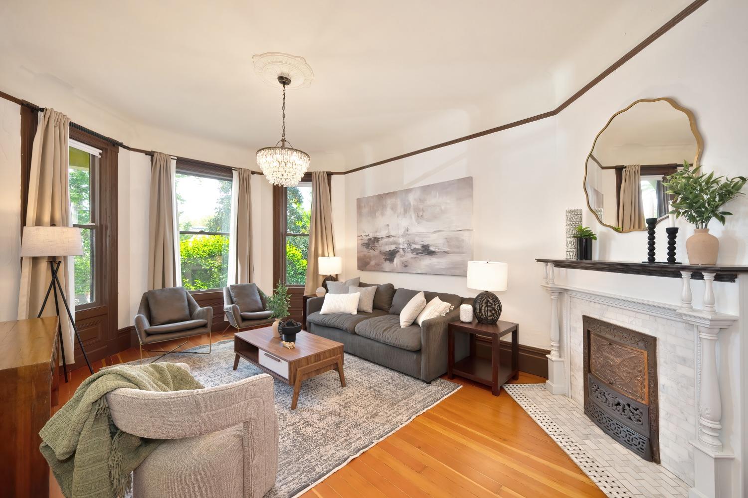 Detail Gallery Image 8 of 40 For 1111 U St, Sacramento,  CA 95818 - 4 Beds | 3/1 Baths