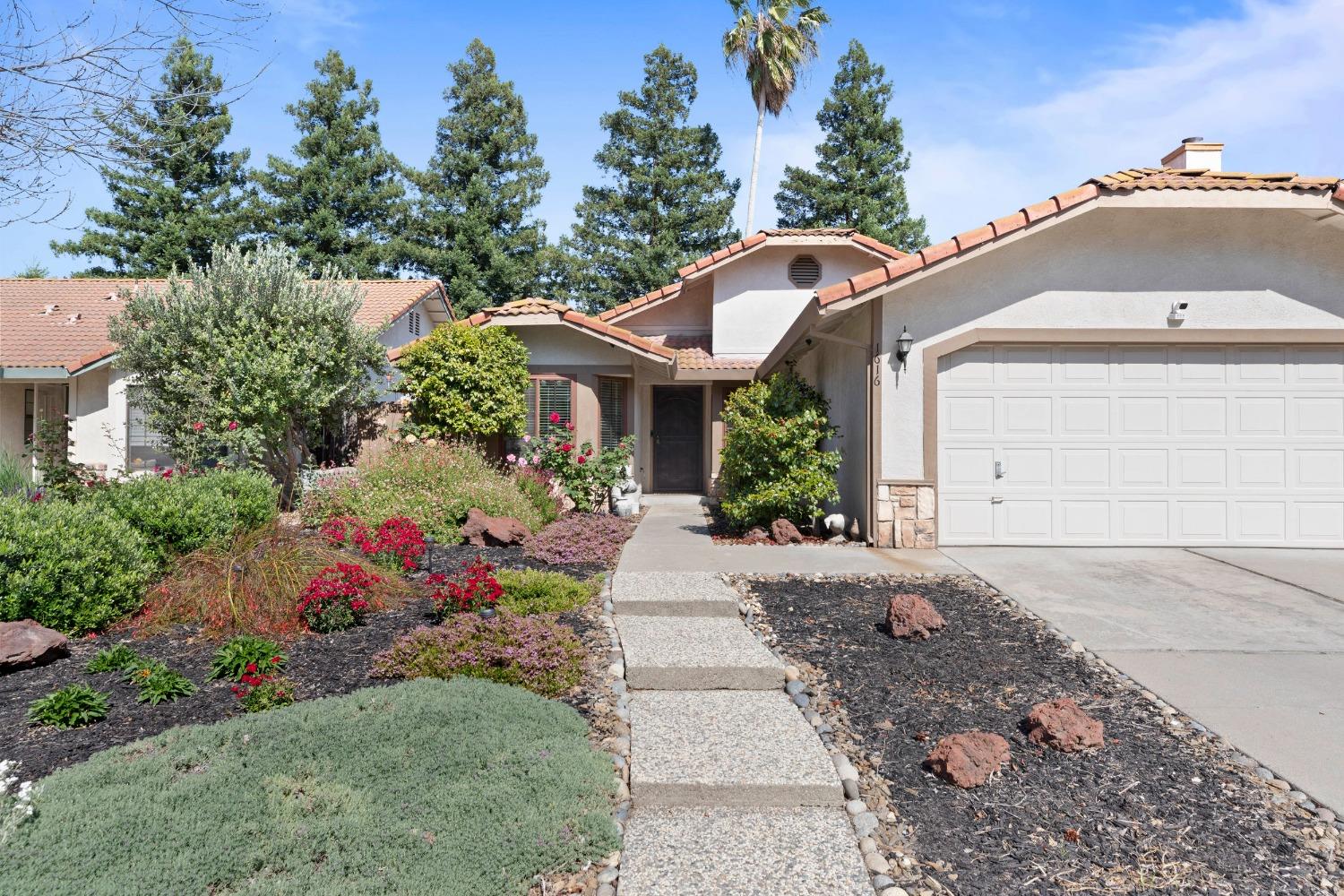 Detail Gallery Image 3 of 34 For 1616 Bergen Dr, Modesto,  CA 95350 - 3 Beds | 2 Baths