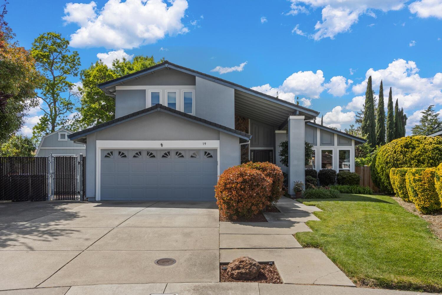 Detail Gallery Image 1 of 56 For 19 Green Mist Ct, Sacramento,  CA 95831 - 4 Beds | 3 Baths