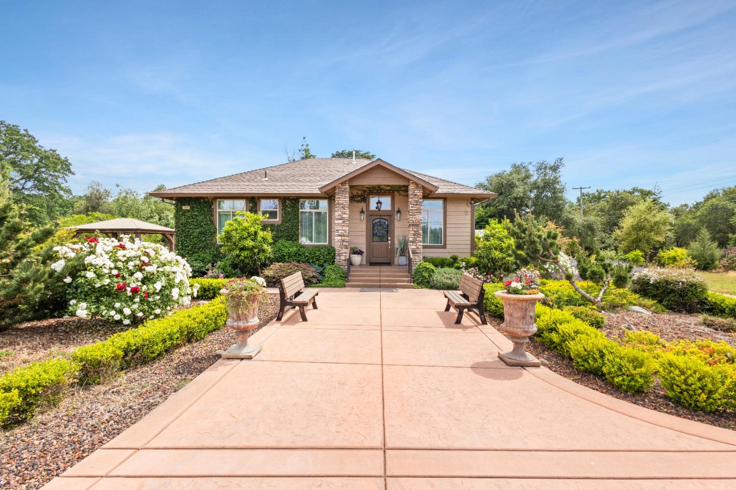 Detail Gallery Image 1 of 84 For 7964 Twin Oaks Ave, Citrus Heights,  CA 95610 - 3 Beds | 2/1 Baths