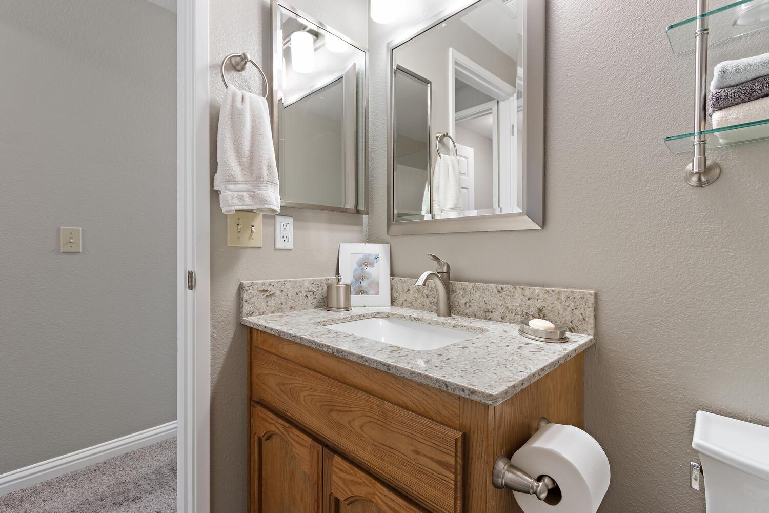 Detail Gallery Image 37 of 56 For 19 Green Mist Ct, Sacramento,  CA 95831 - 4 Beds | 3 Baths