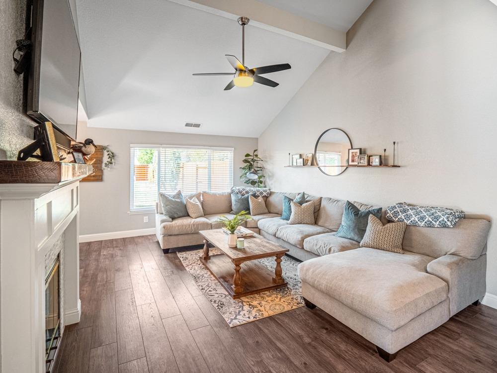 Detail Gallery Image 9 of 47 For 9523 Dunkerrin Way, Elk Grove,  CA 95758 - 3 Beds | 2/1 Baths