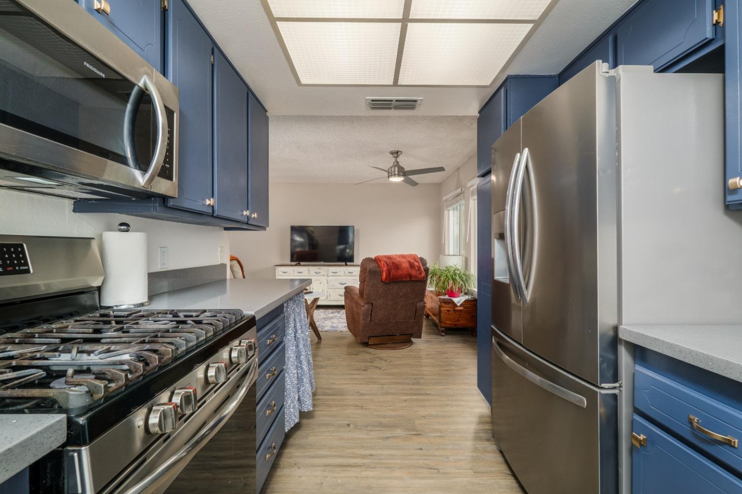 Detail Gallery Image 13 of 35 For 3121 Huntsman Dr, Sacramento,  CA 95826 - 3 Beds | 2 Baths