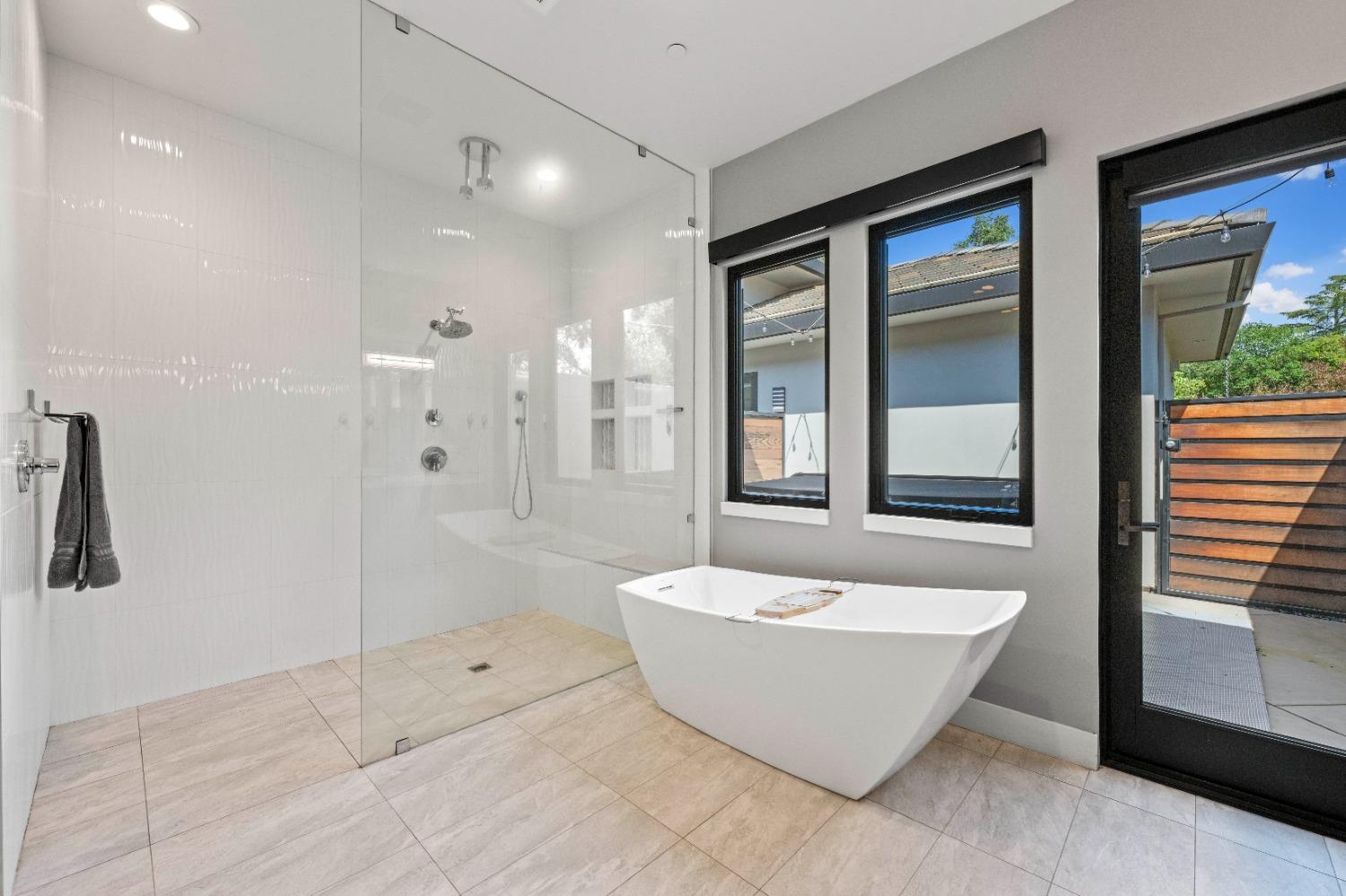 Detail Gallery Image 31 of 73 For 8452 Jomar Ln, Fair Oaks,  CA 95628 - 4 Beds | 4/1 Baths