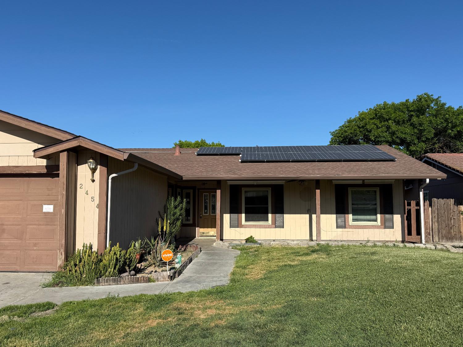 Detail Gallery Image 3 of 17 For 2454 Golden Bear Cir, Stockton,  CA 95209 - 4 Beds | 2 Baths