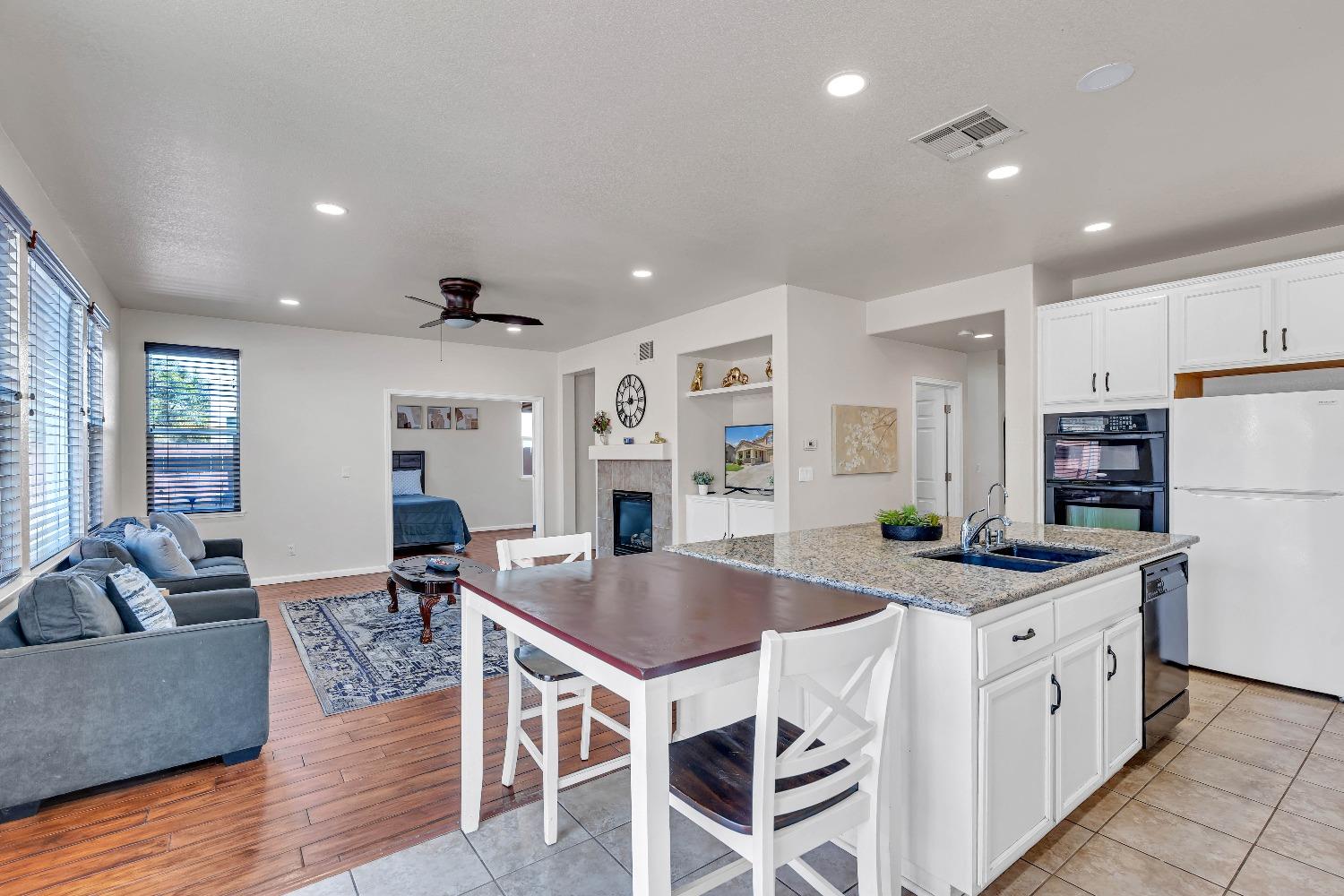 Detail Gallery Image 15 of 36 For 3819 Escena Ct, Turlock,  CA 95382 - 5 Beds | 3 Baths