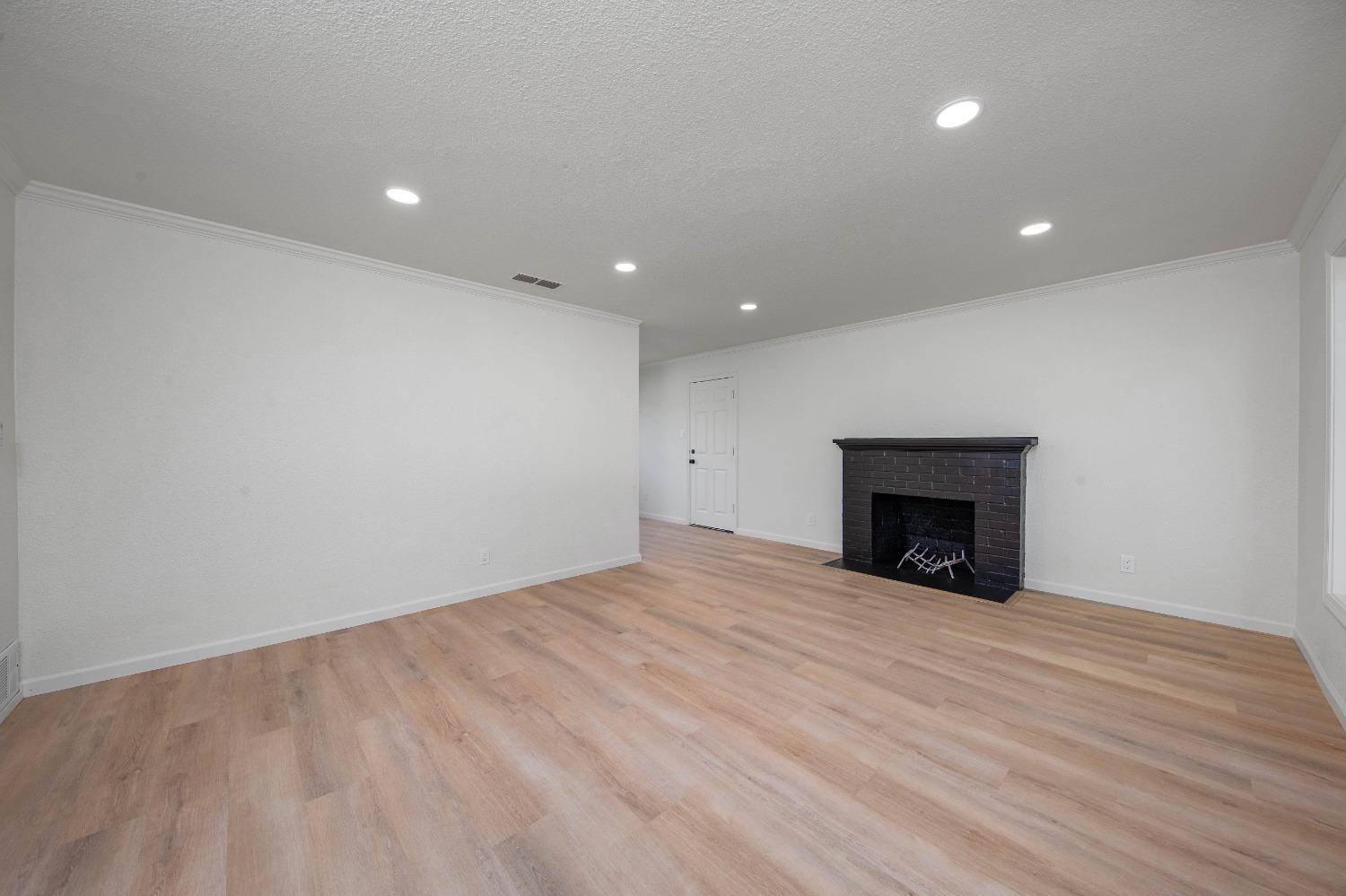 Detail Gallery Image 10 of 32 For 3037 W Monterey Ave, Stockton,  CA 95204 - 3 Beds | 1 Baths