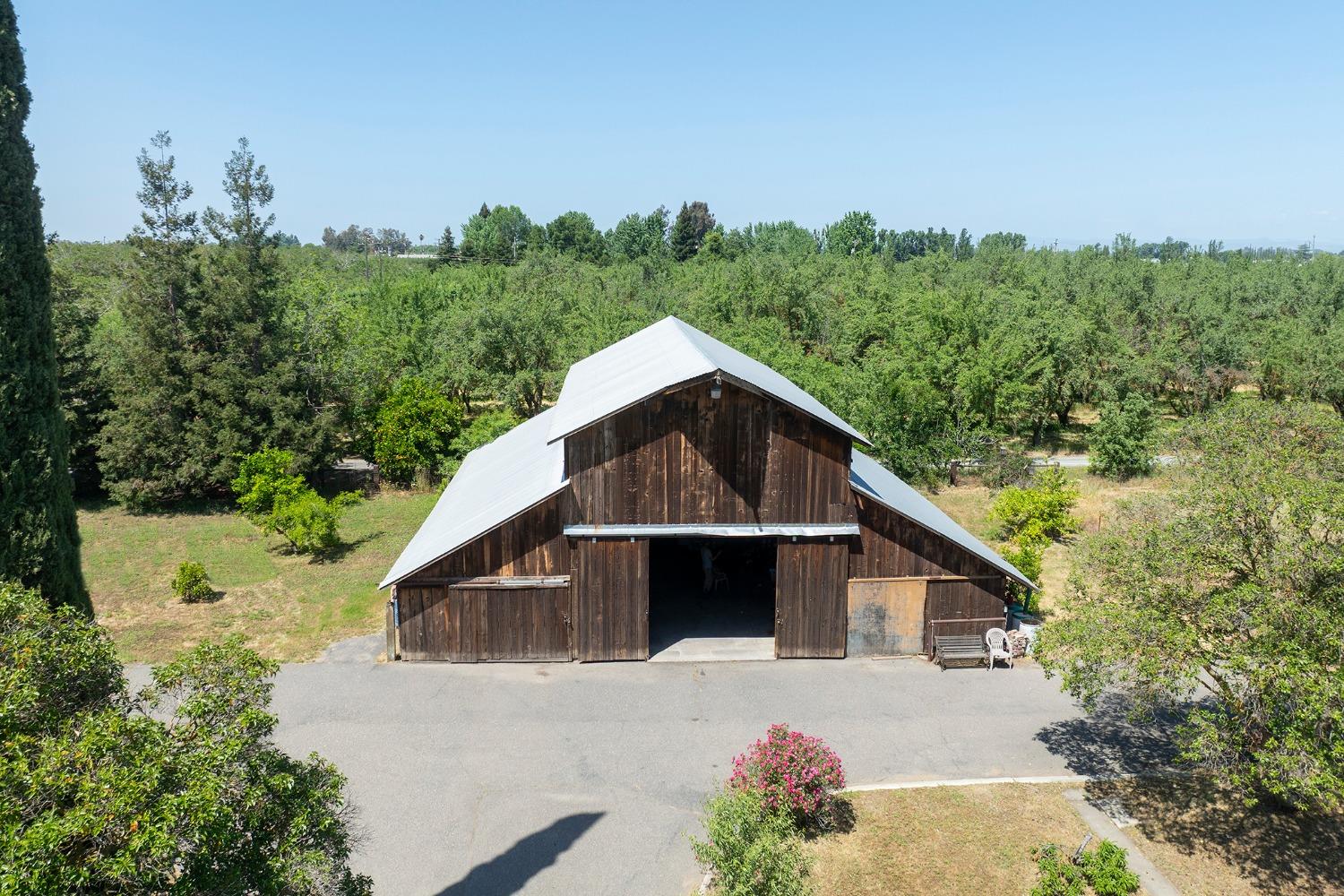 Detail Gallery Image 13 of 55 For 10600 Pioneer Ave, Oakdale,  CA 95361 - 5 Beds | 2 Baths
