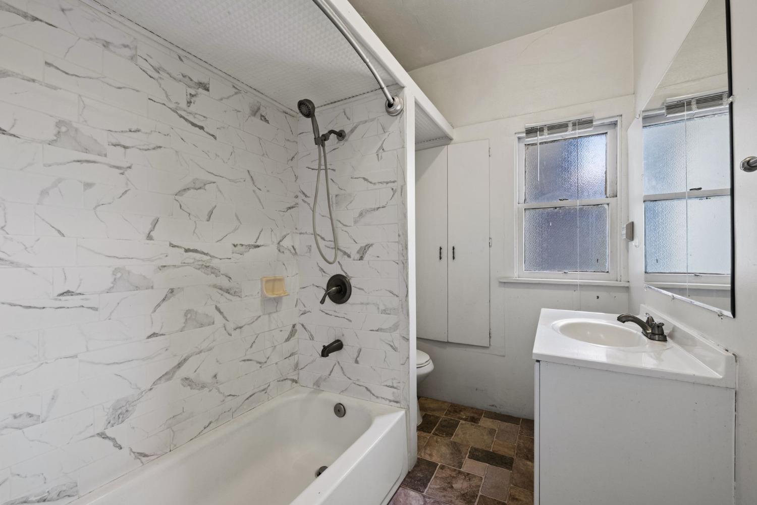 Detail Gallery Image 9 of 31 For 4615 Illinois Ave, Fair Oaks,  CA 95628 - 4 Beds | 1/2 Baths