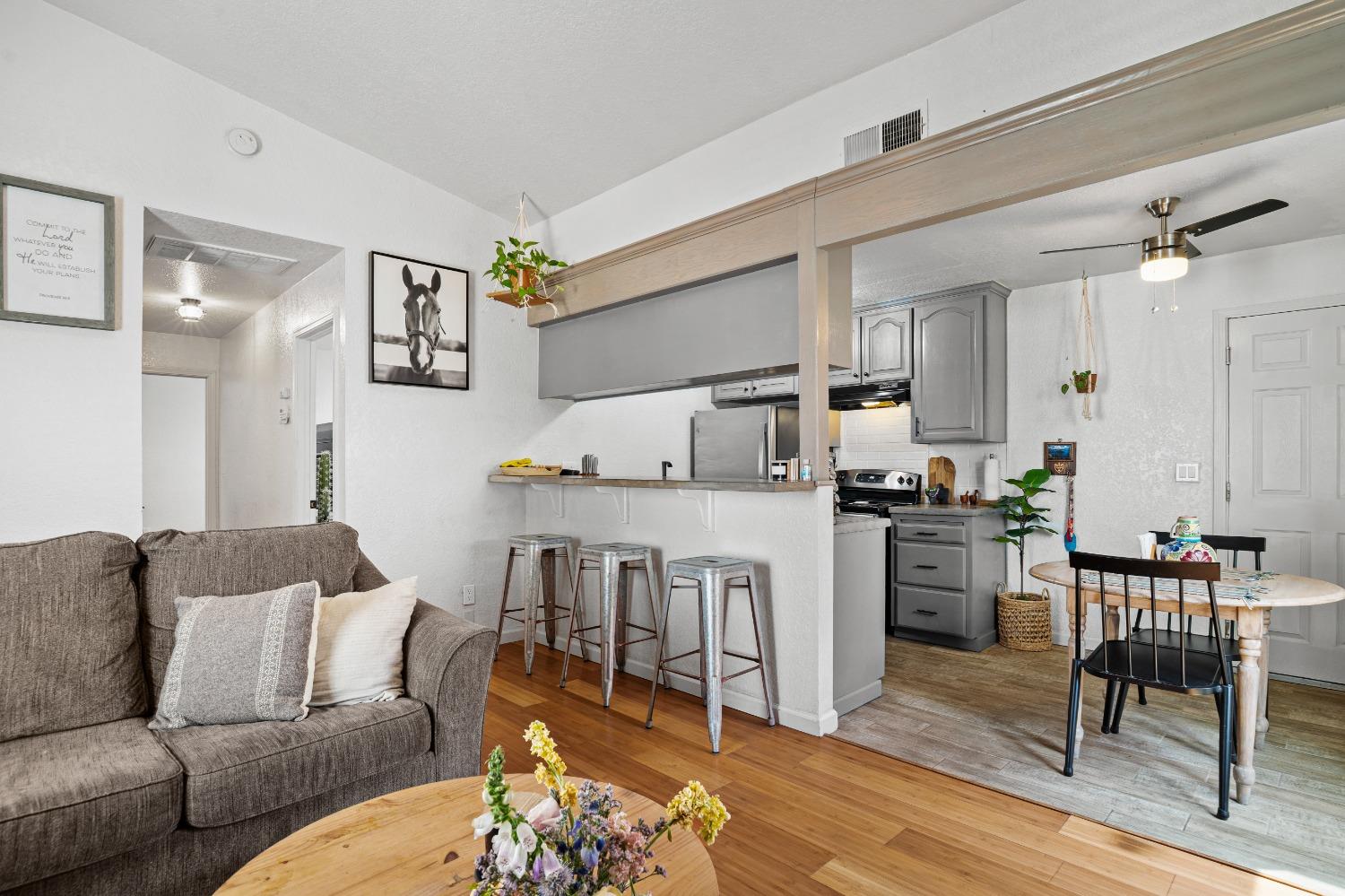Detail Gallery Image 5 of 20 For 2524 Winchester Dr #3,  Lodi,  CA 95240 - 2 Beds | 1 Baths