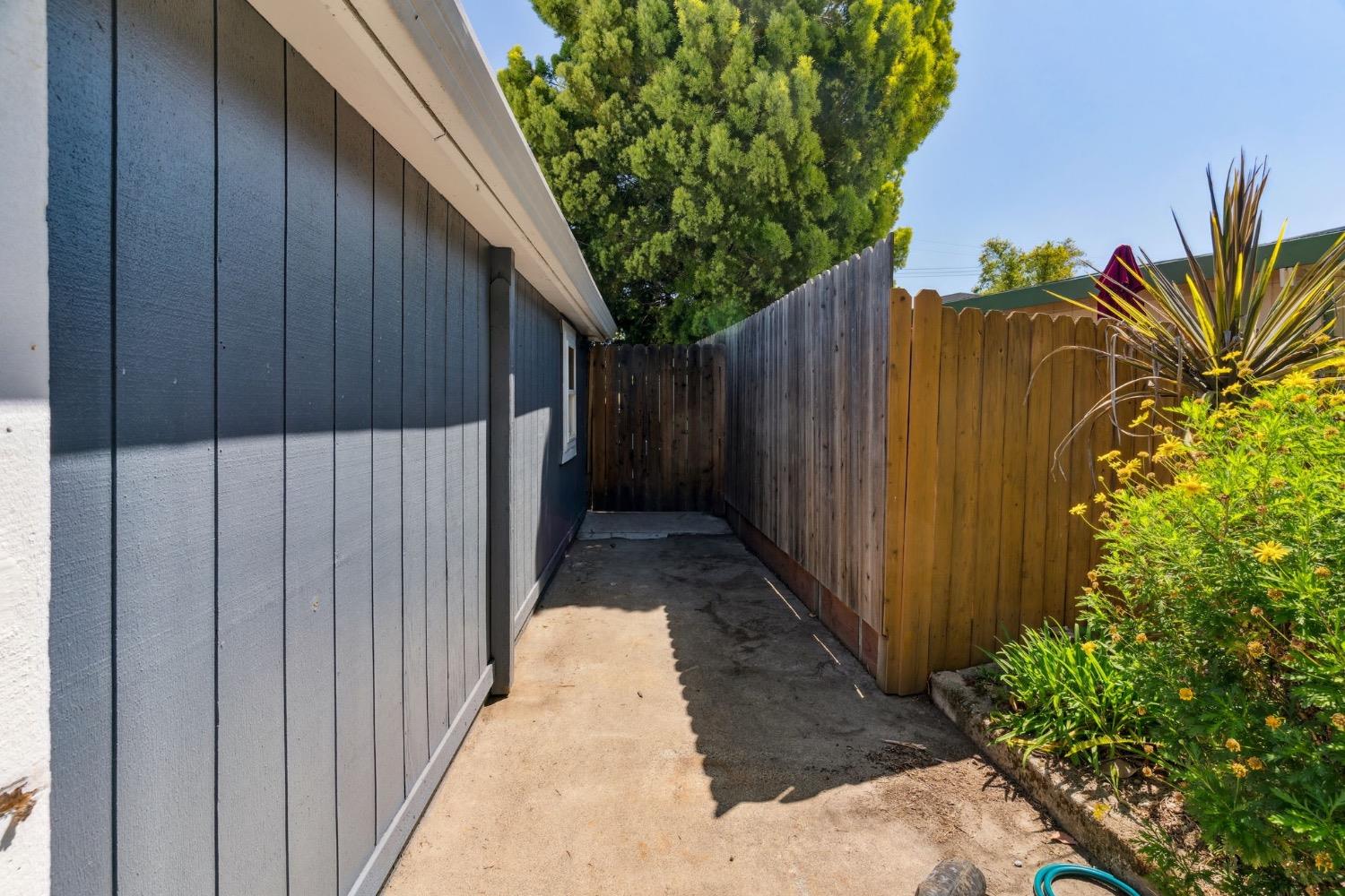 Detail Gallery Image 8 of 41 For 605 W Hampton Dr, Roseville,  CA 95678 - 4 Beds | 2 Baths