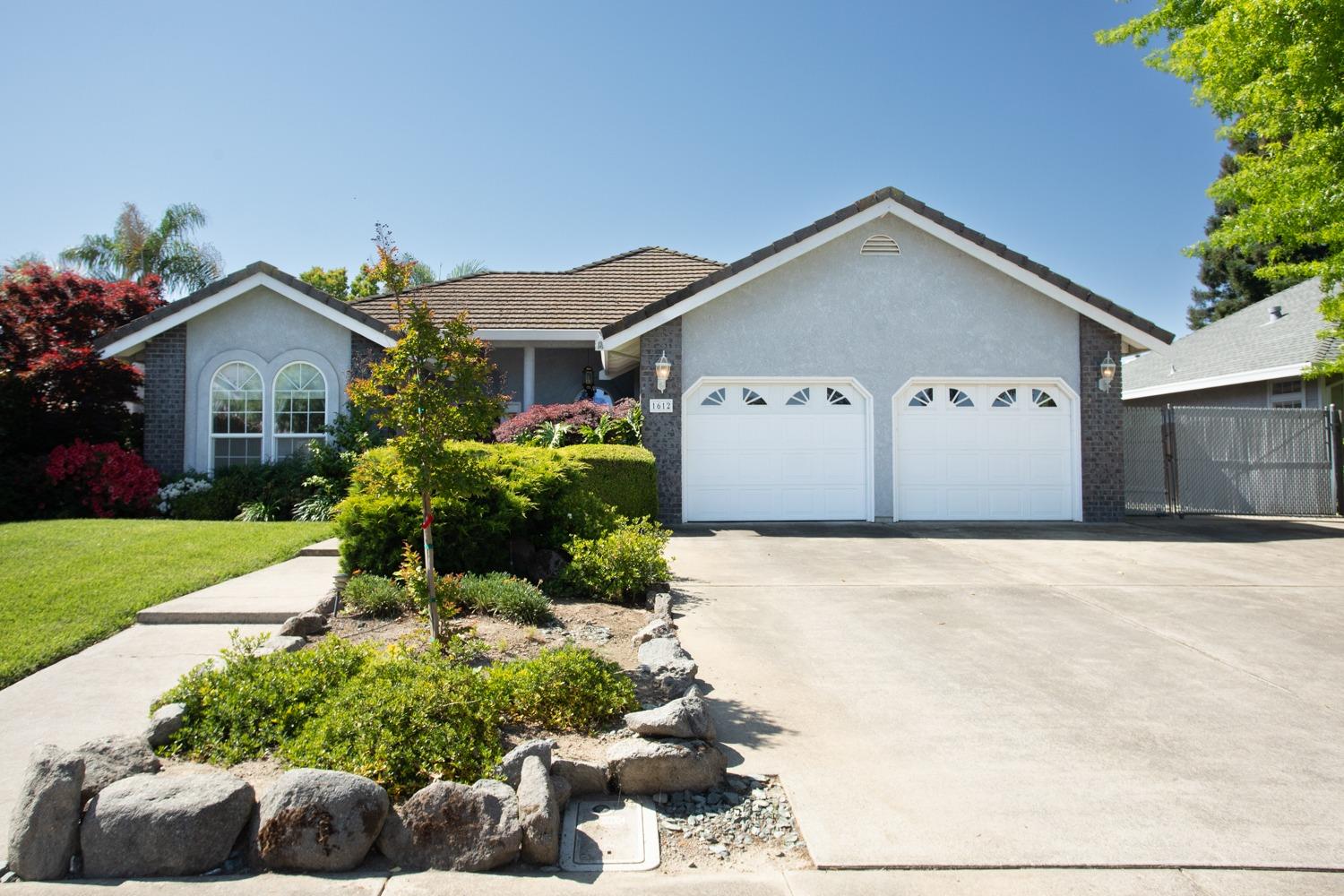 Detail Gallery Image 1 of 81 For 1612 Portofino Dr, Yuba City,  CA 95993 - 3 Beds | 2 Baths