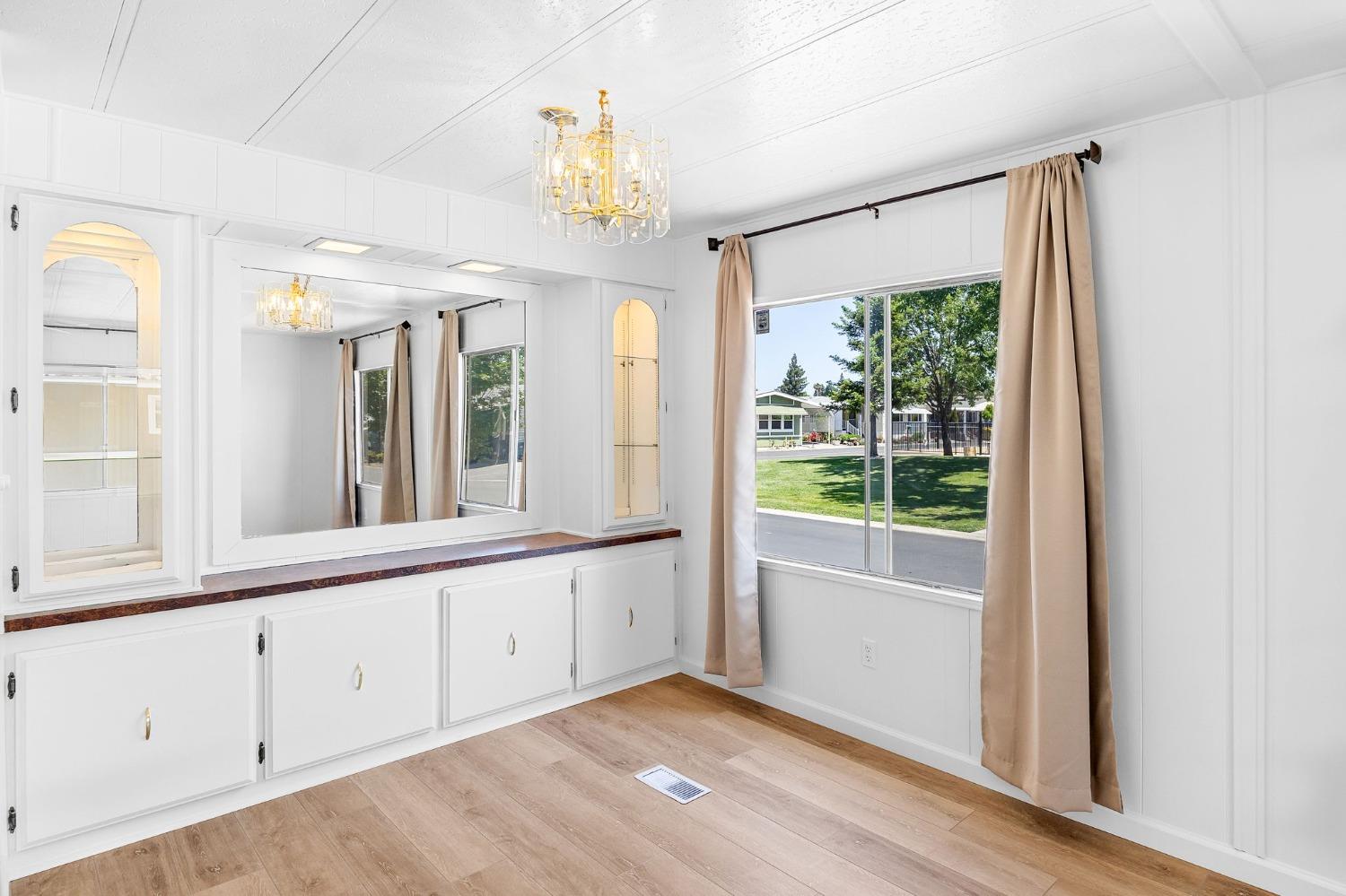 Detail Gallery Image 8 of 25 For 14 Leisureville Circle, Woodland,  CA 95776 - 2 Beds | 2 Baths