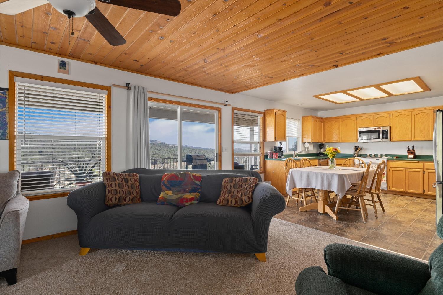 Detail Gallery Image 9 of 23 For 6020 Kanaka Ave, Oroville,  CA 95966 - 3 Beds | 2 Baths