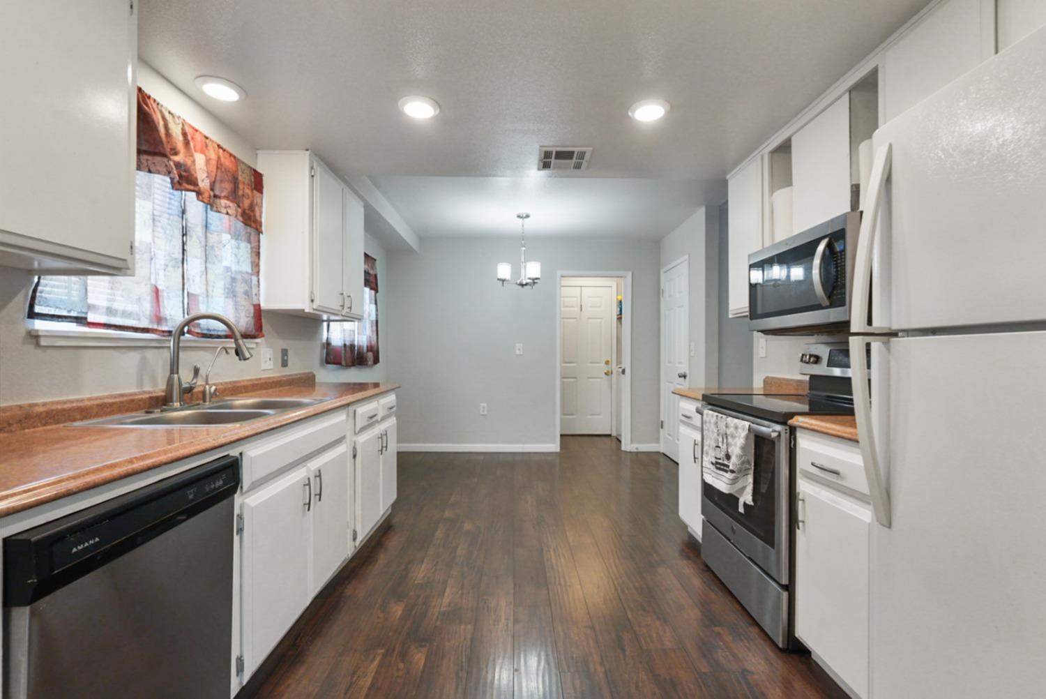 Detail Gallery Image 10 of 27 For 1349 Quail St, Los Banos,  CA 93635 - 3 Beds | 2 Baths